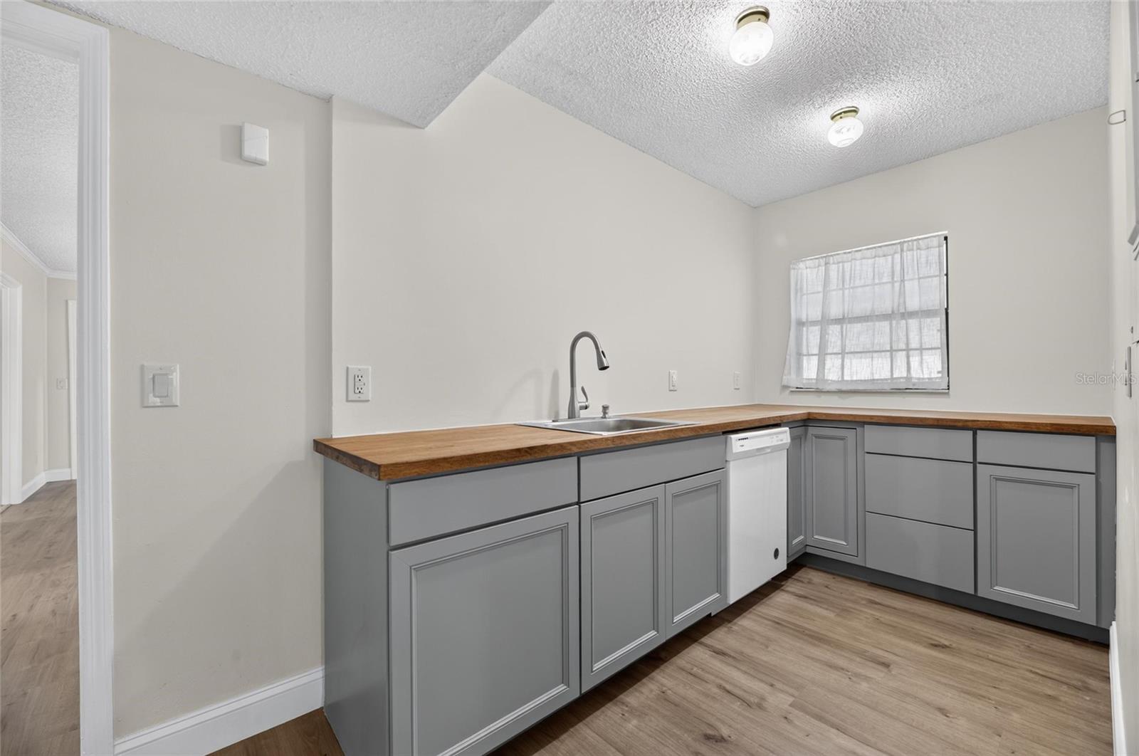 12603 Lake Hills Dr Property Photo 27
