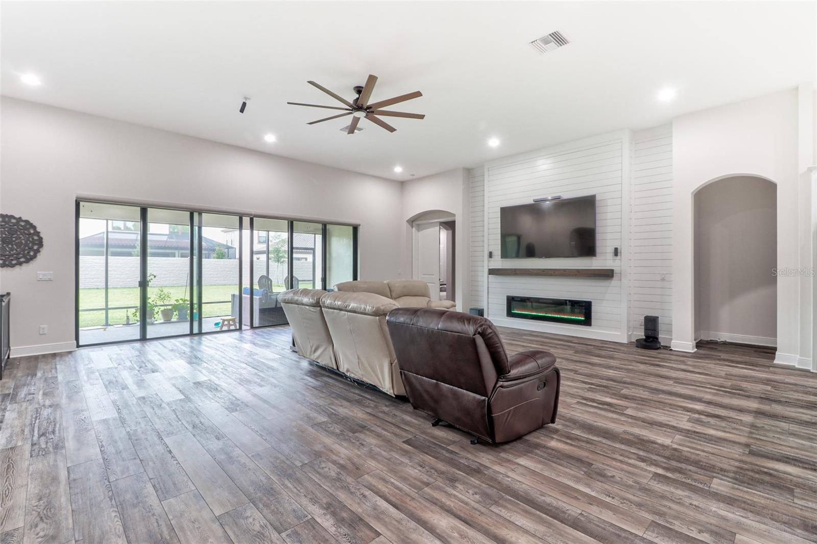 5057 Night Star Trl Property Photo 4