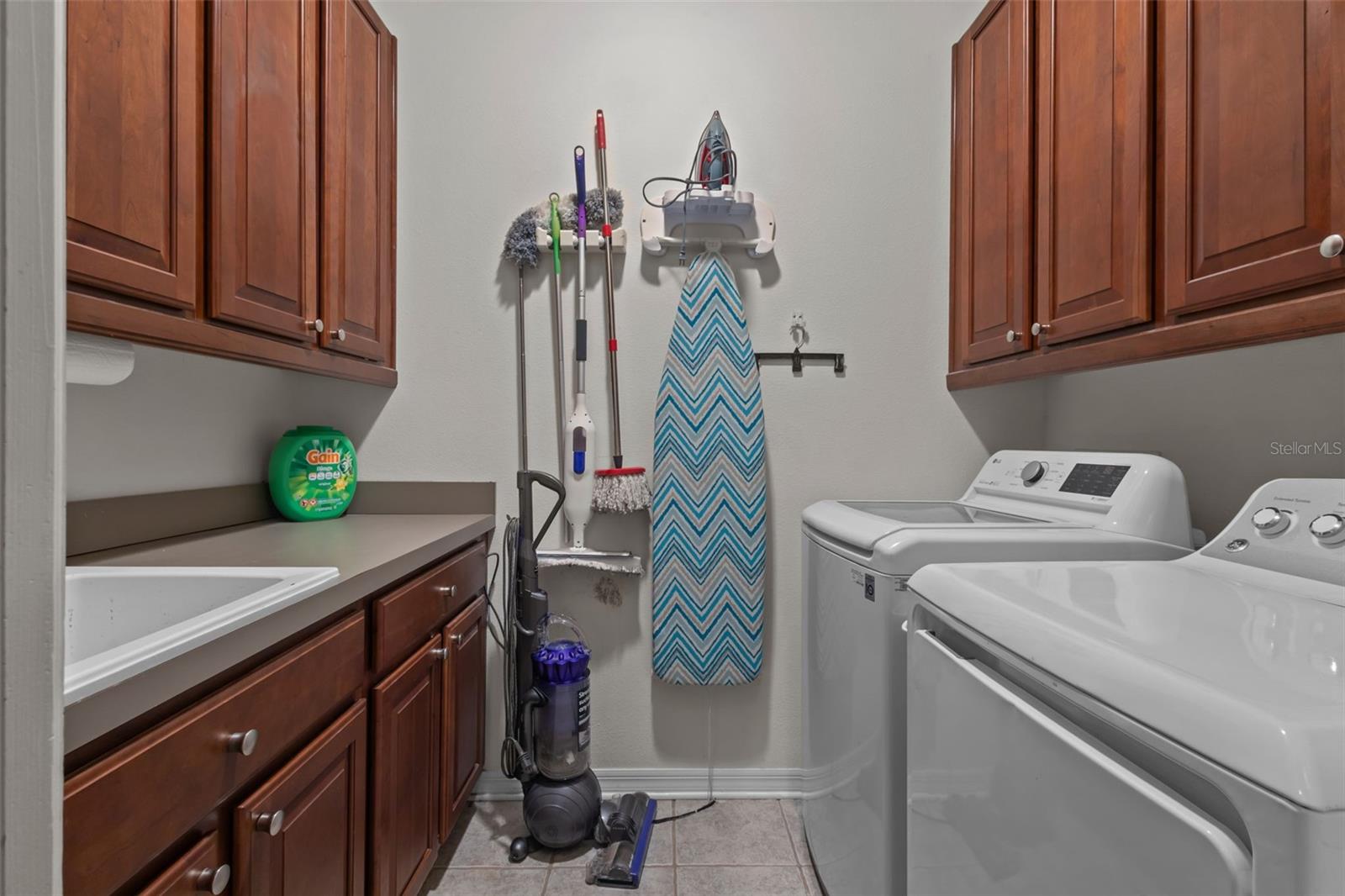 7729 Arelli Dr Property Photo 25