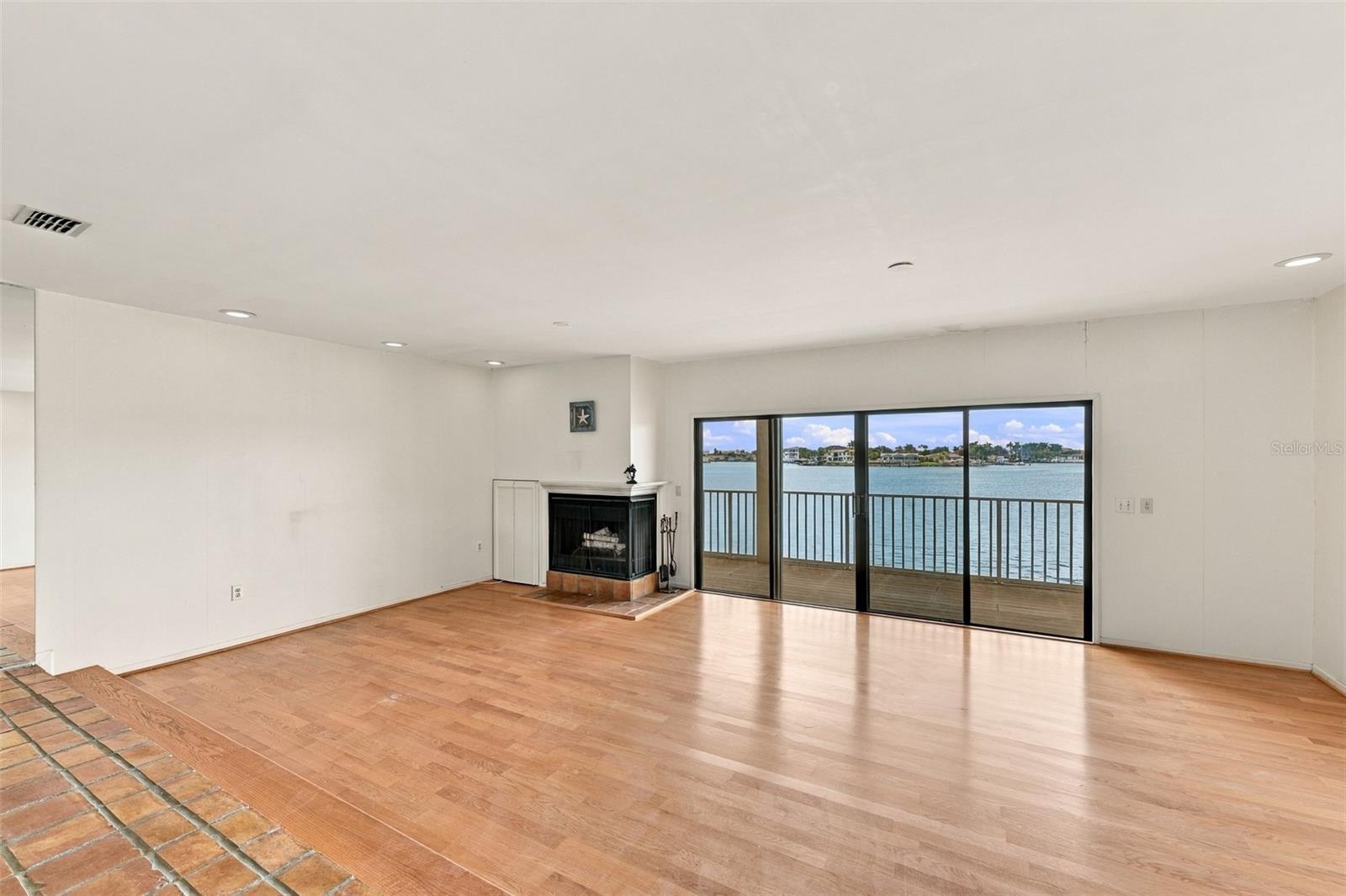 535 Haven Point Dr Property Photo 7