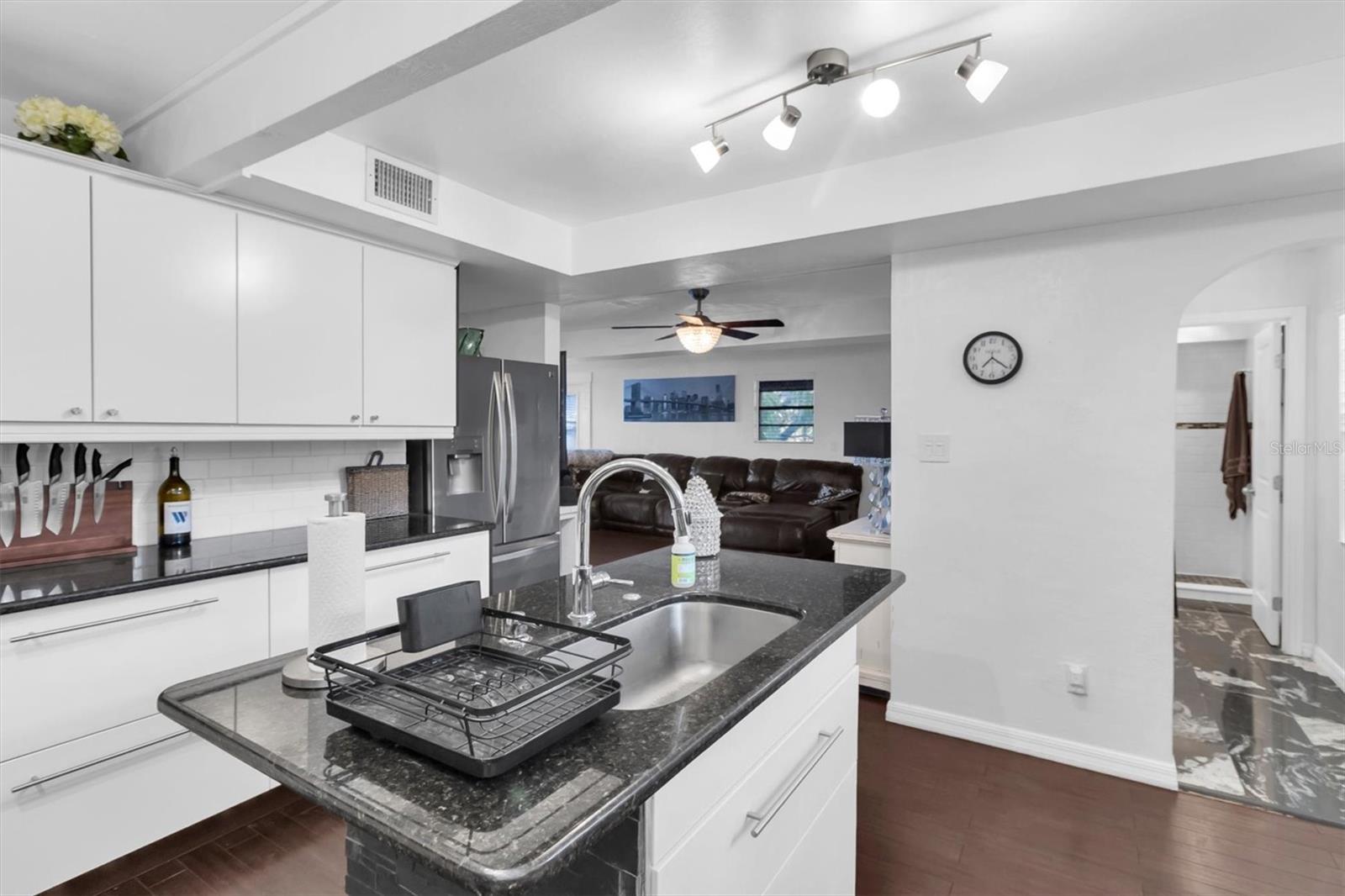 4840 Hummingbird Trl Property Photo 10