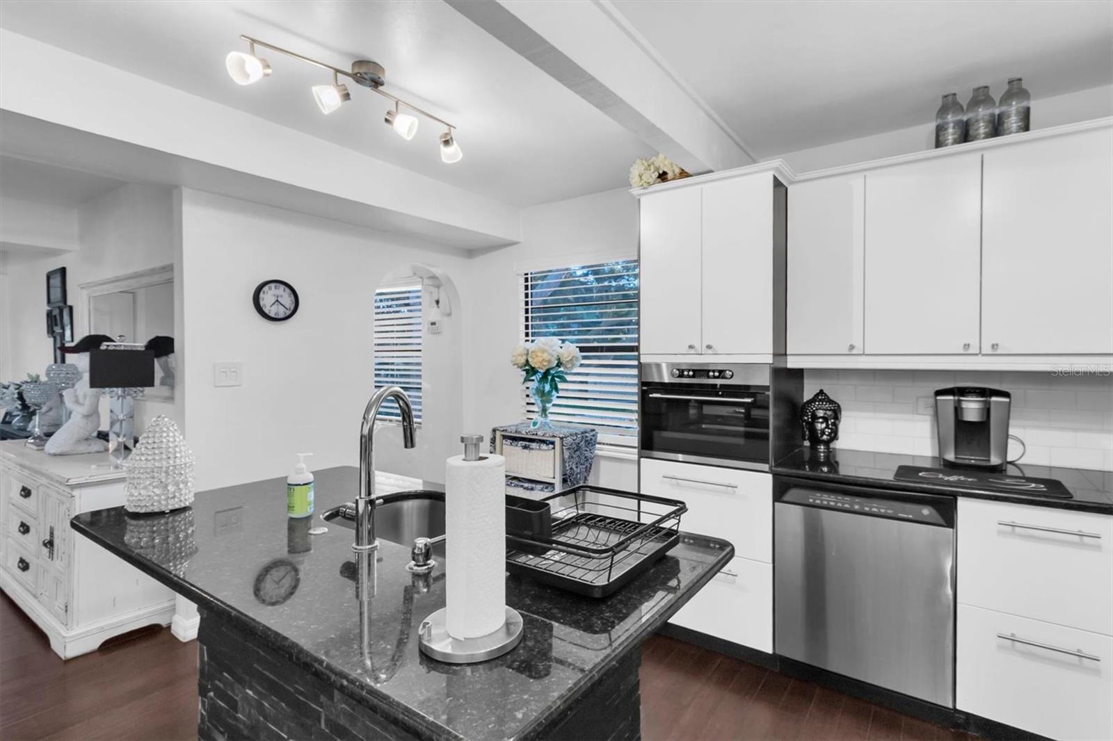 4840 Hummingbird Trl Property Photo 11