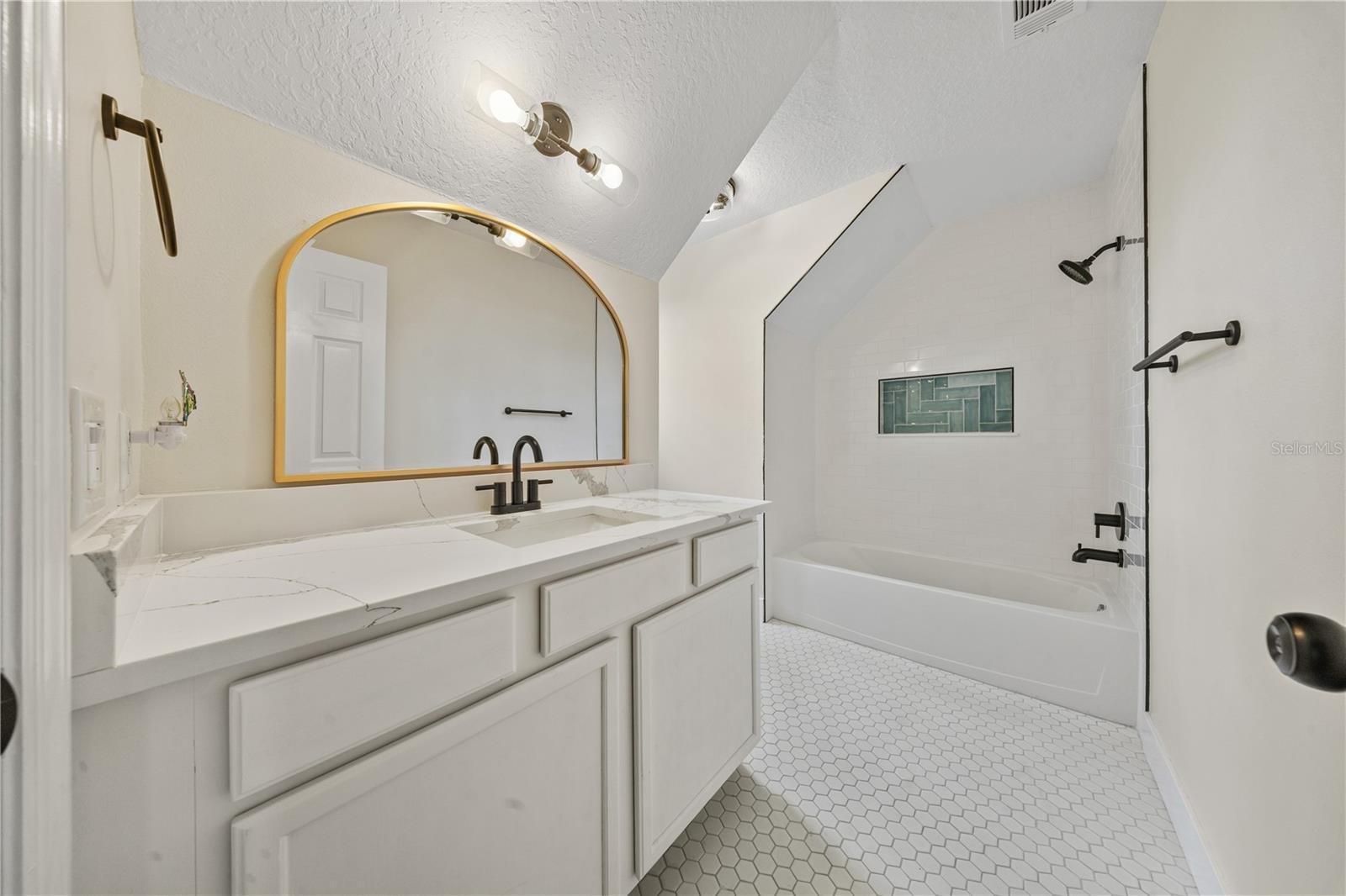1456 N Jasmine Ave Property Photo 43