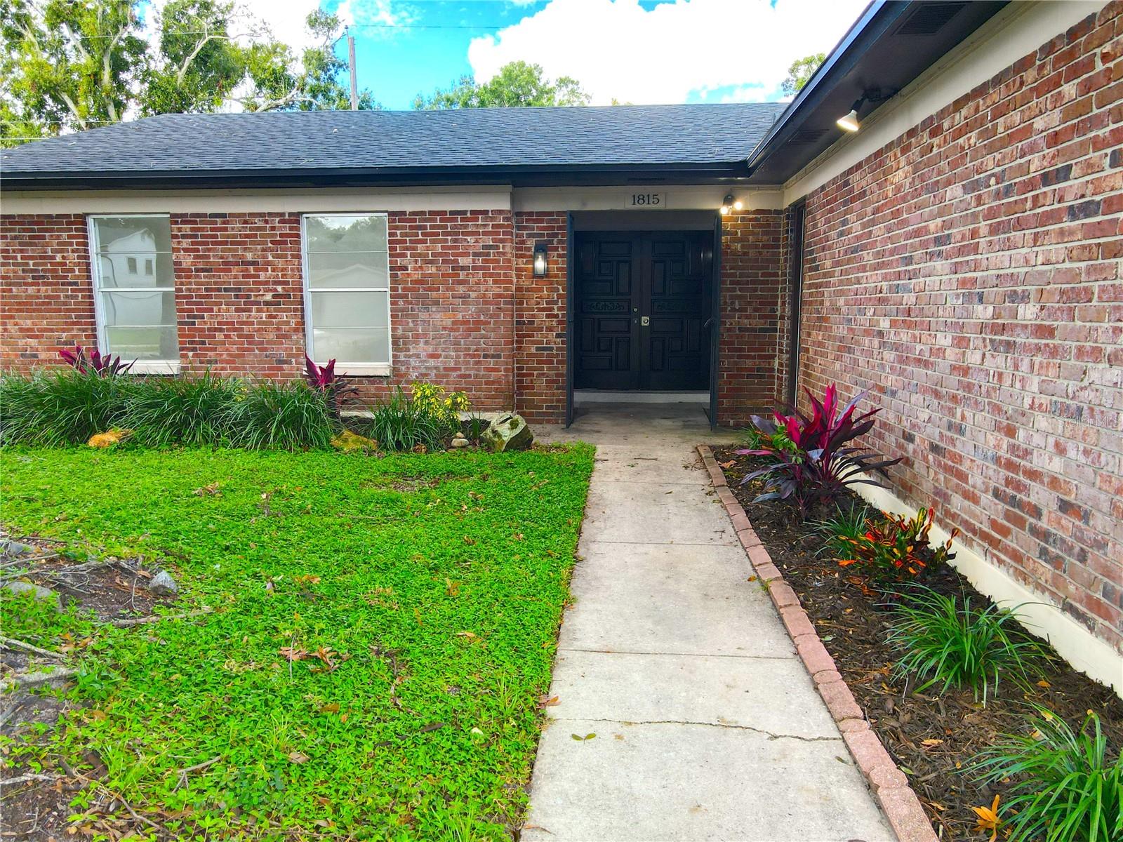 1815 Lowry Ave Property Photo 3