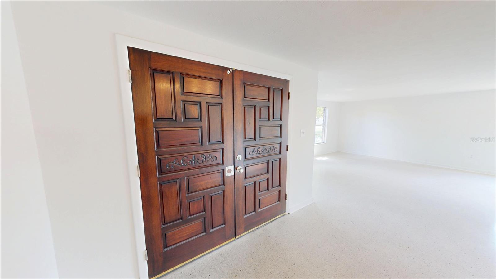 1815 Lowry Ave Property Photo 7