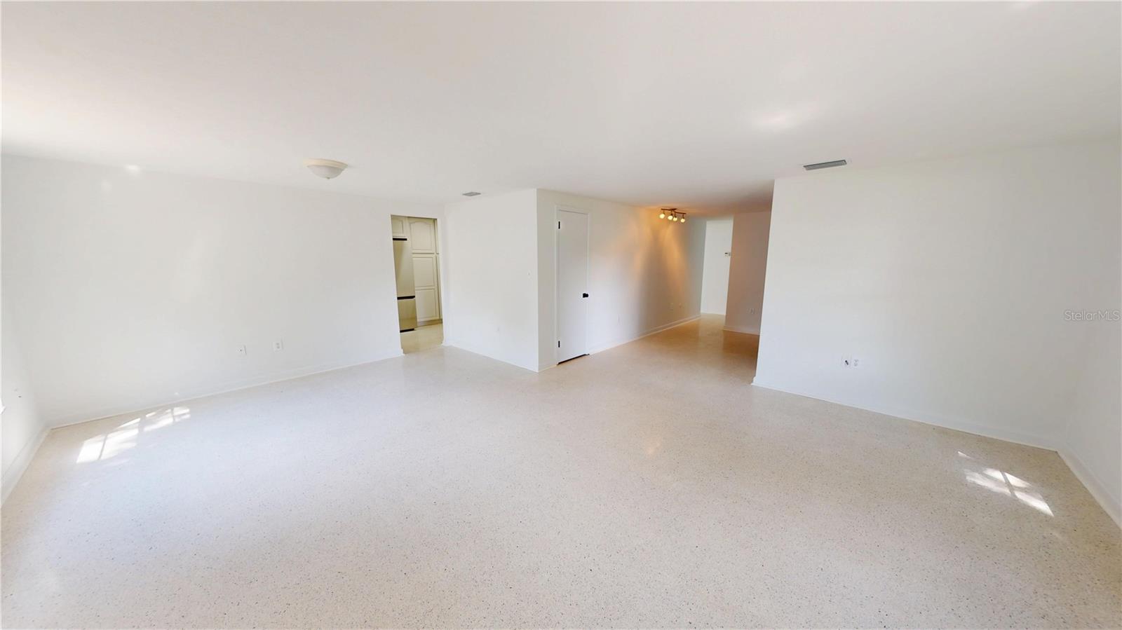 1815 Lowry Ave Property Photo 8