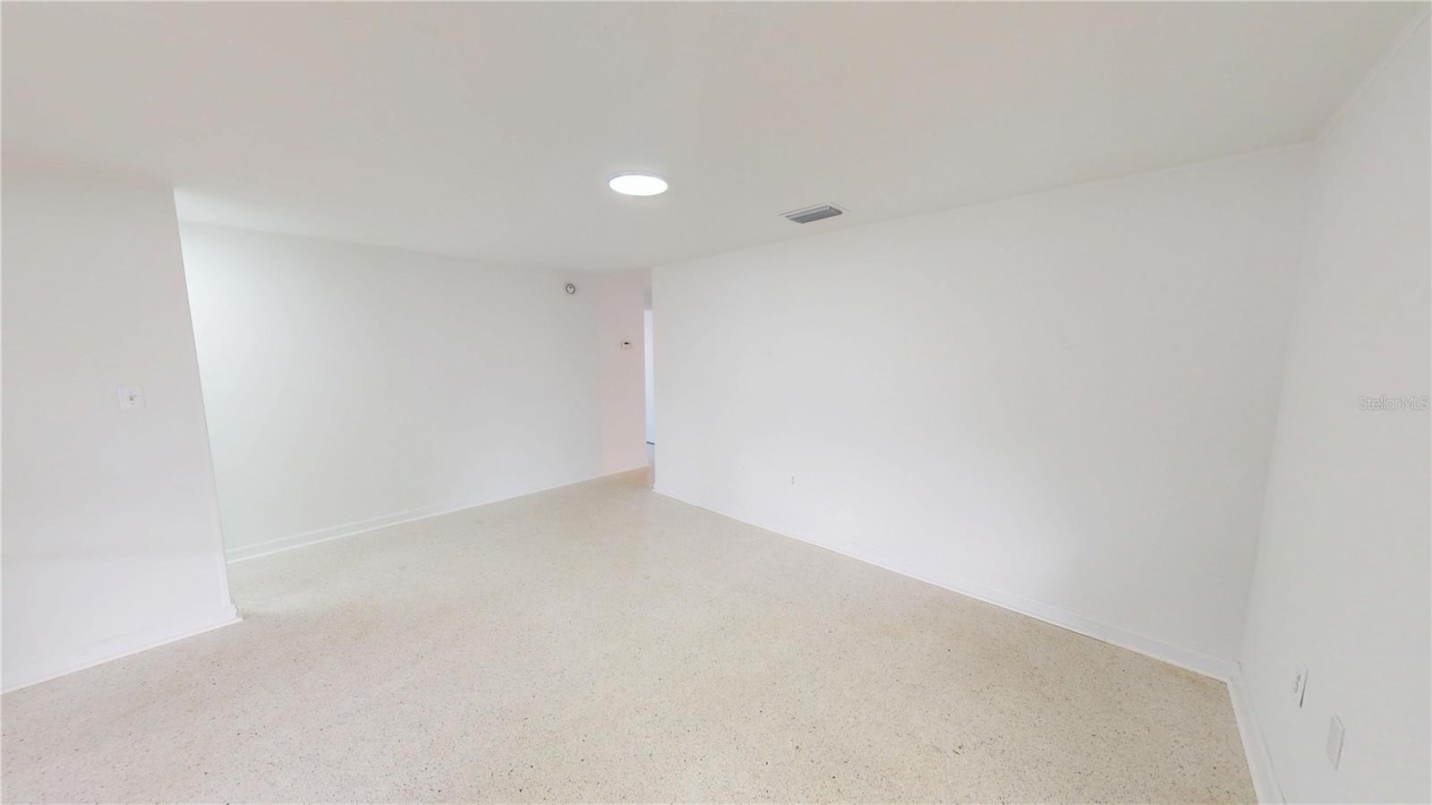 1815 Lowry Ave Property Photo 9