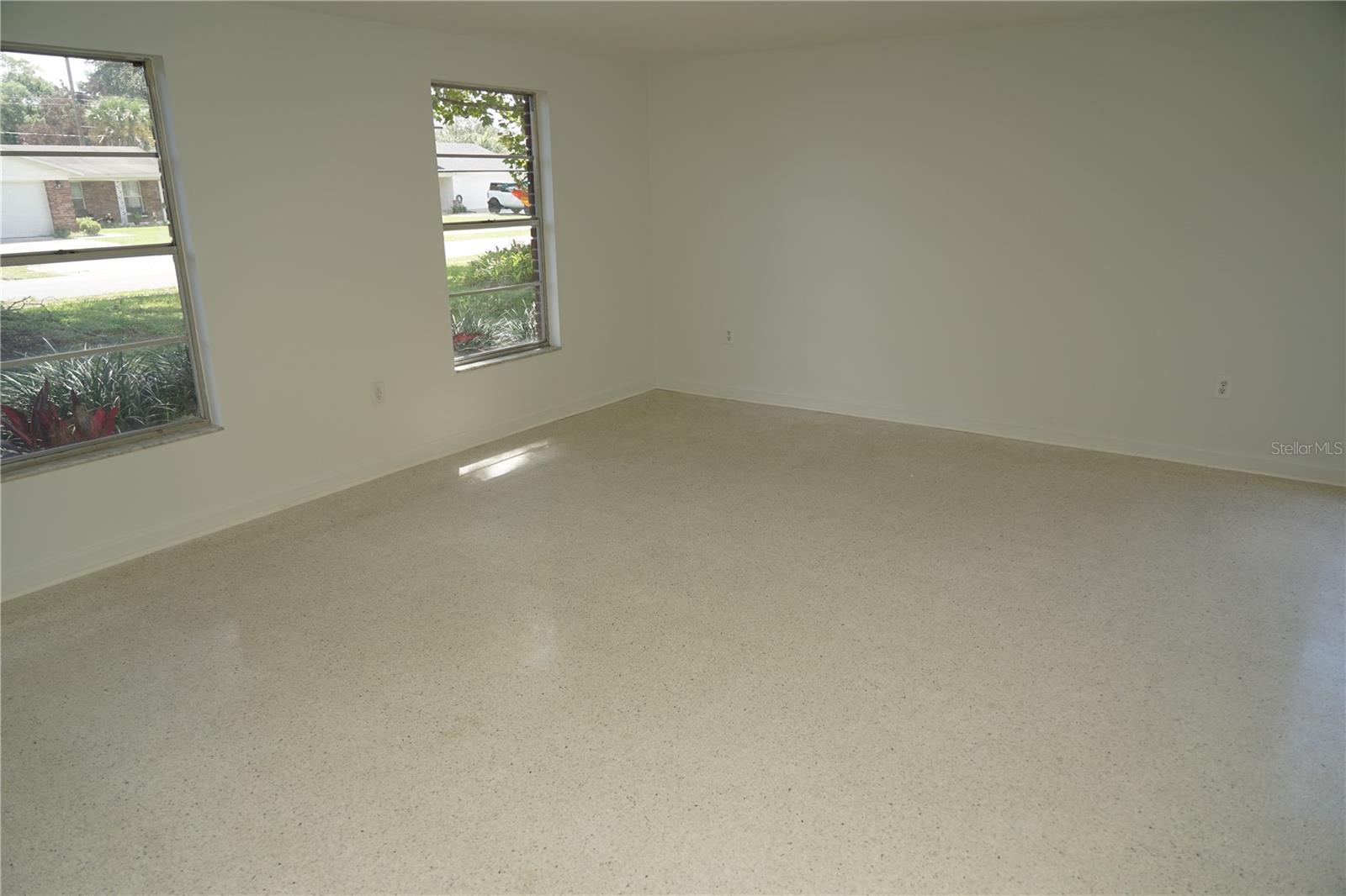 1815 Lowry Ave Property Photo 10