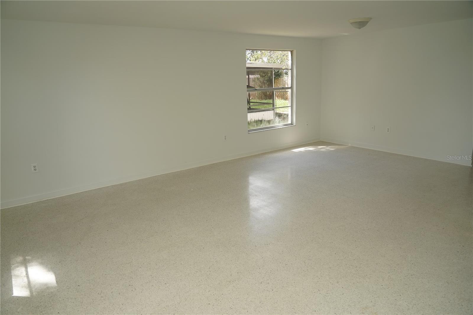 1815 Lowry Ave Property Photo 11