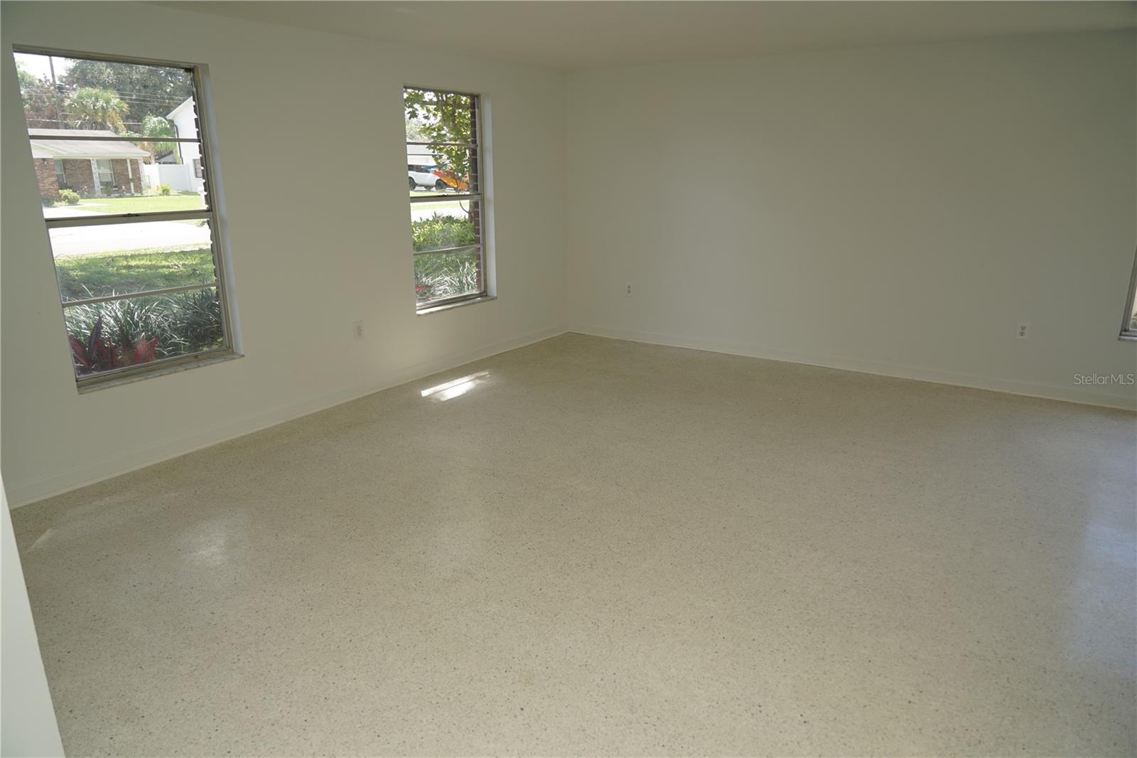 1815 Lowry Ave Property Photo 12