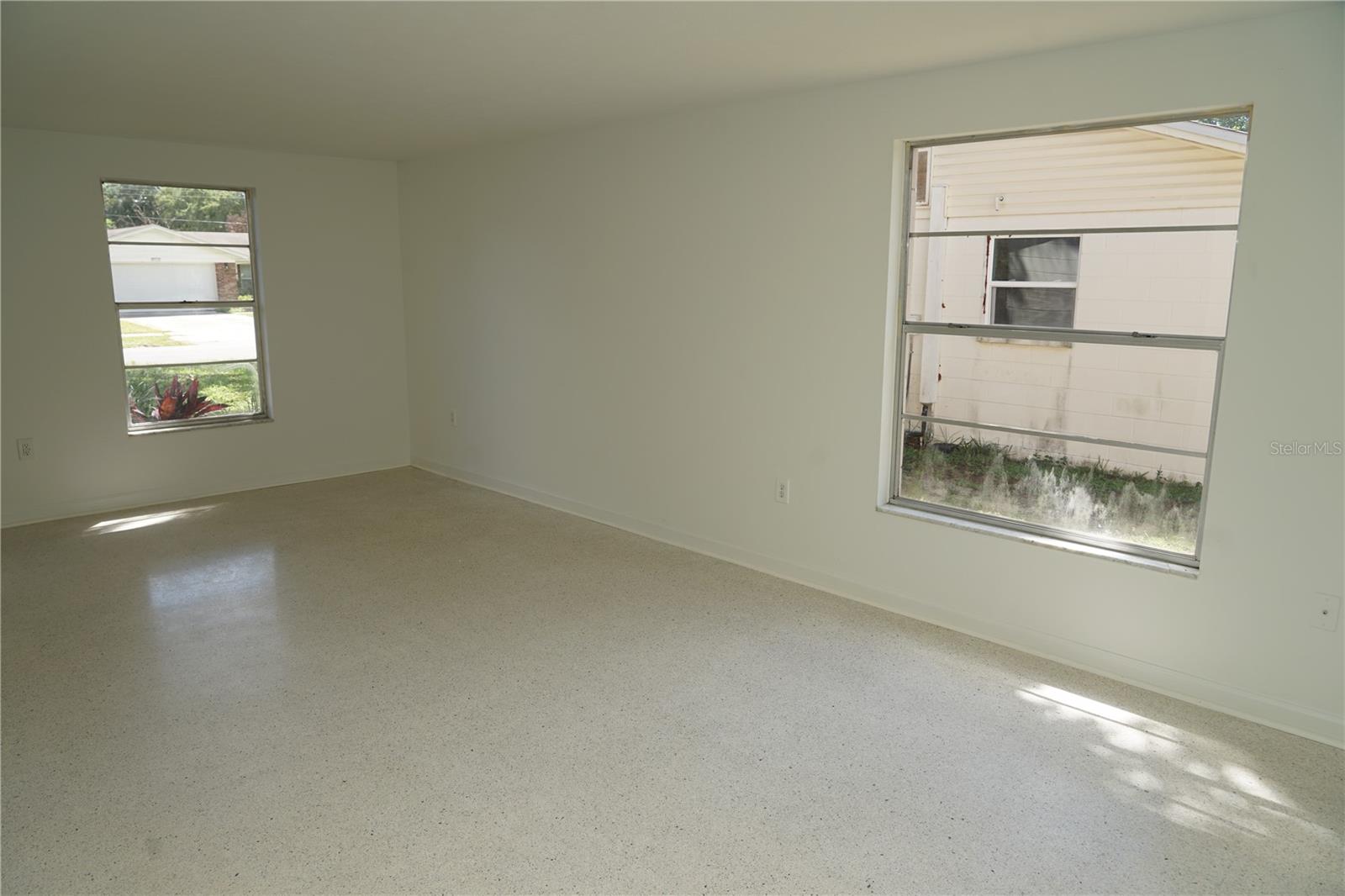 1815 Lowry Ave Property Photo 15