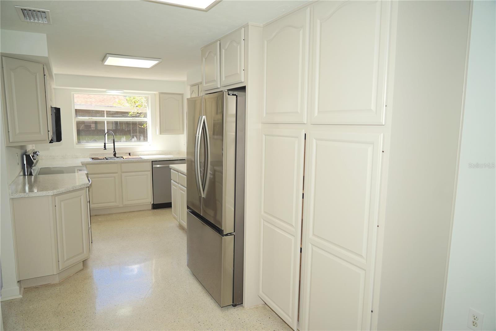 1815 Lowry Ave Property Photo 16