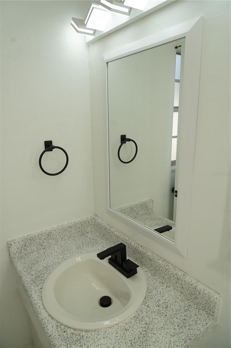 1815 Lowry Ave Property Photo 32