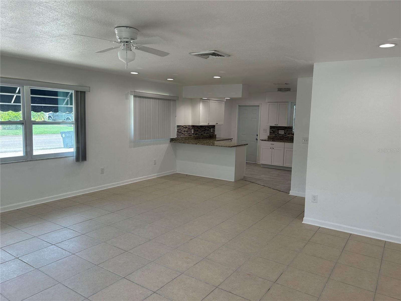 365 Capri Blvd Property Photo 3