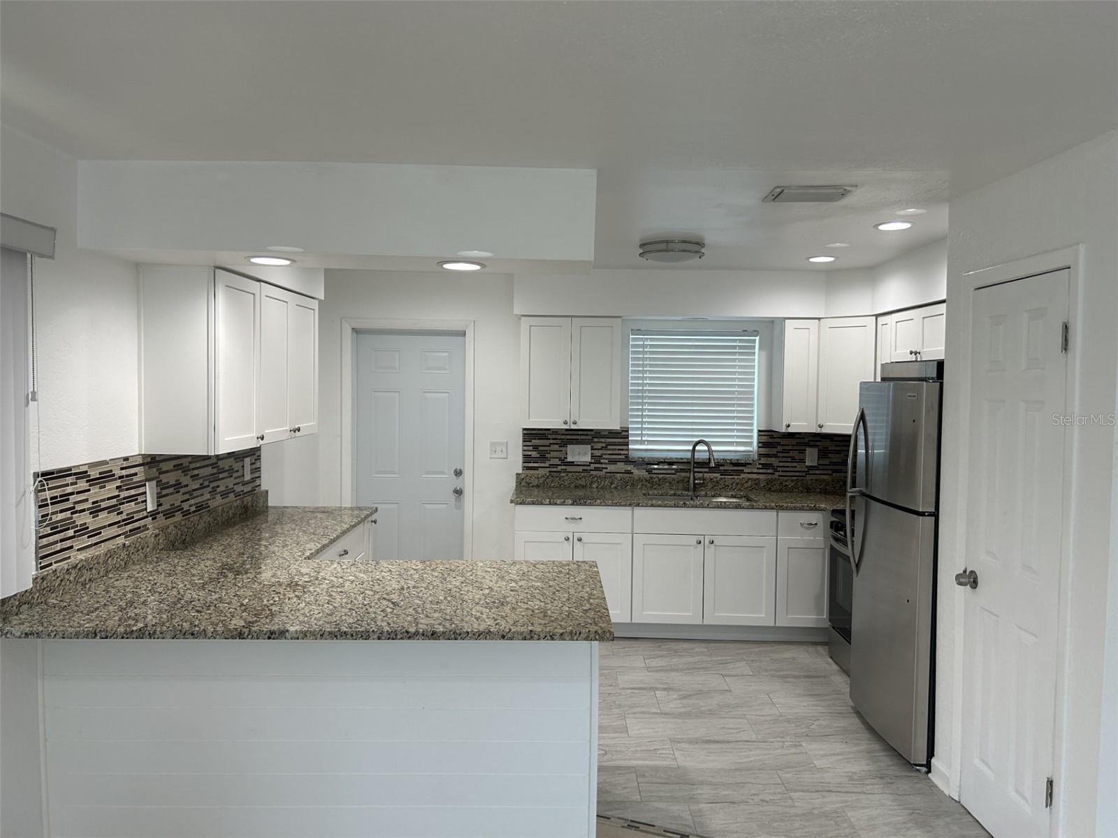 365 Capri Blvd Property Photo 4