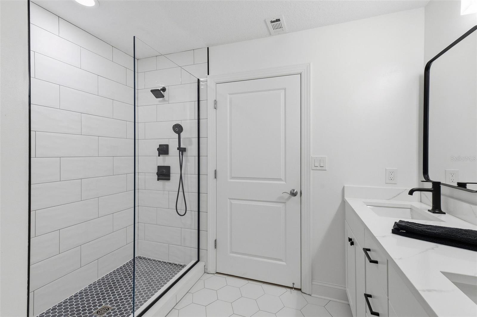 628 Cleveland St #809 Property Photo 16