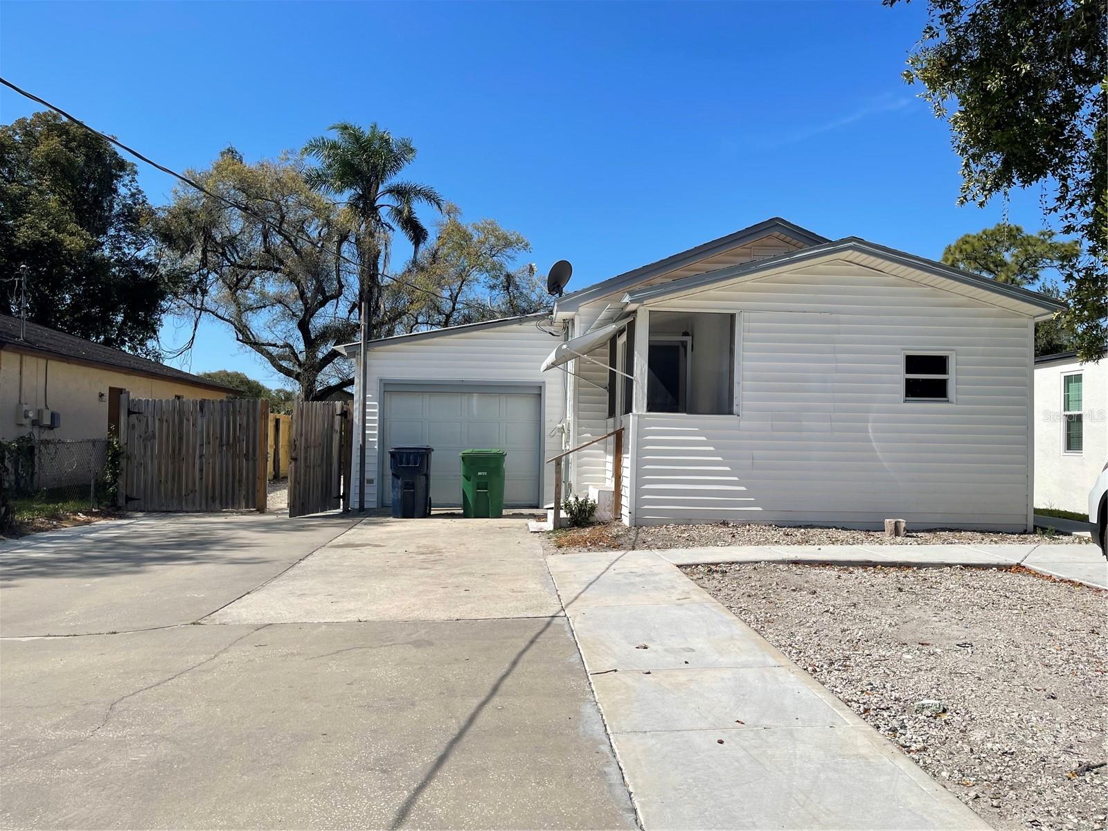 8708 N Edison Ave #b Property Photo 1