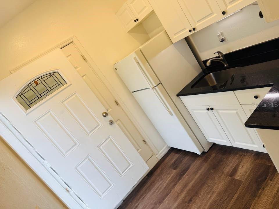 8708 N Edison Ave #b Property Photo 5