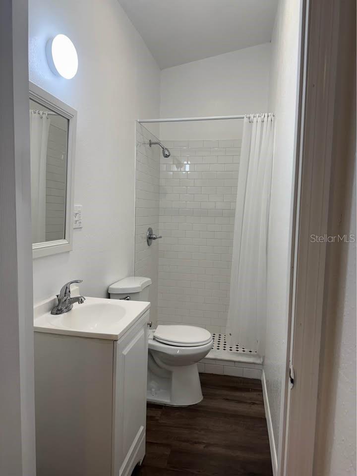 8708 N Edison Ave #b Property Photo 9