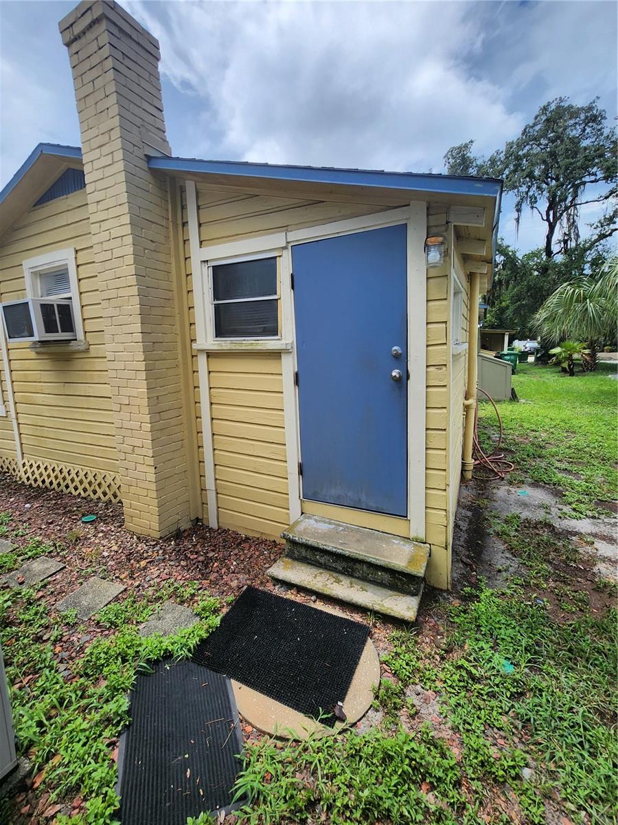 309 W Comanche Ave #c Property Photo 1