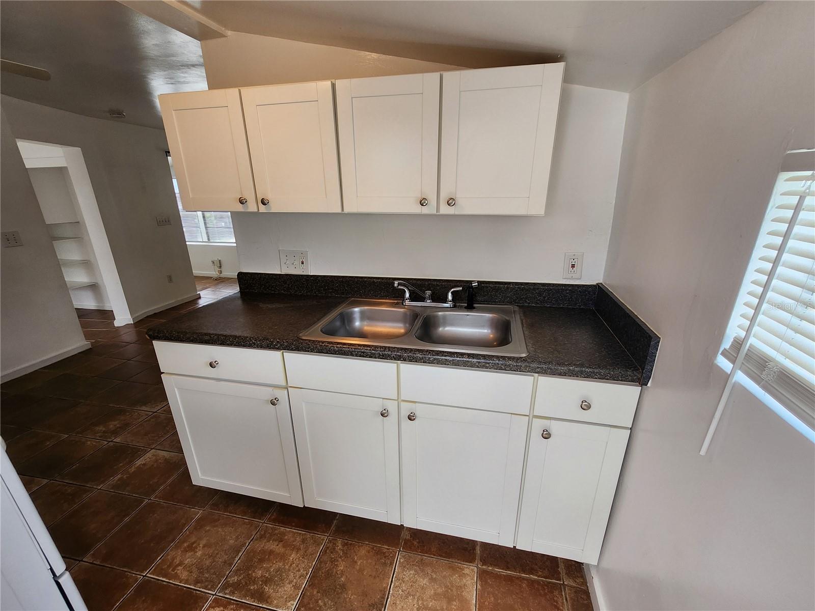 309 W Comanche Ave #c Property Photo 3