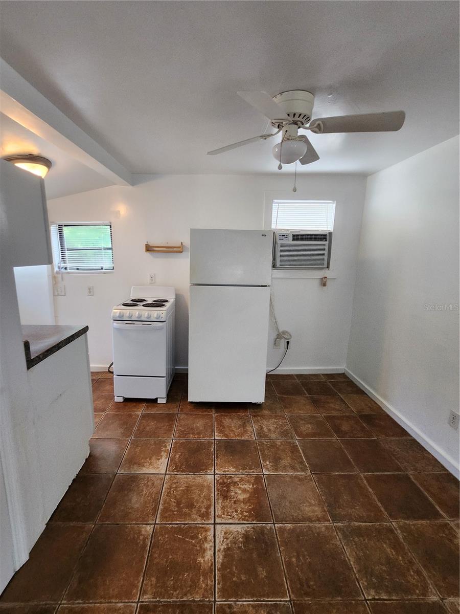 309 W Comanche Ave #c Property Photo 4