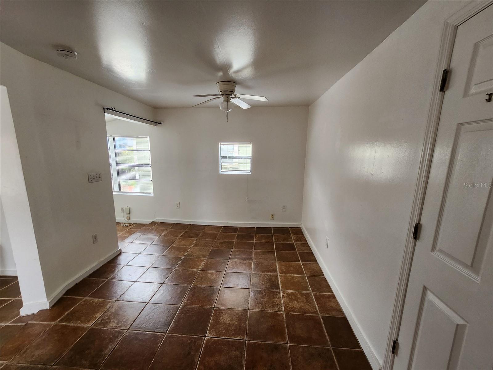309 W Comanche Ave #c Property Photo 5
