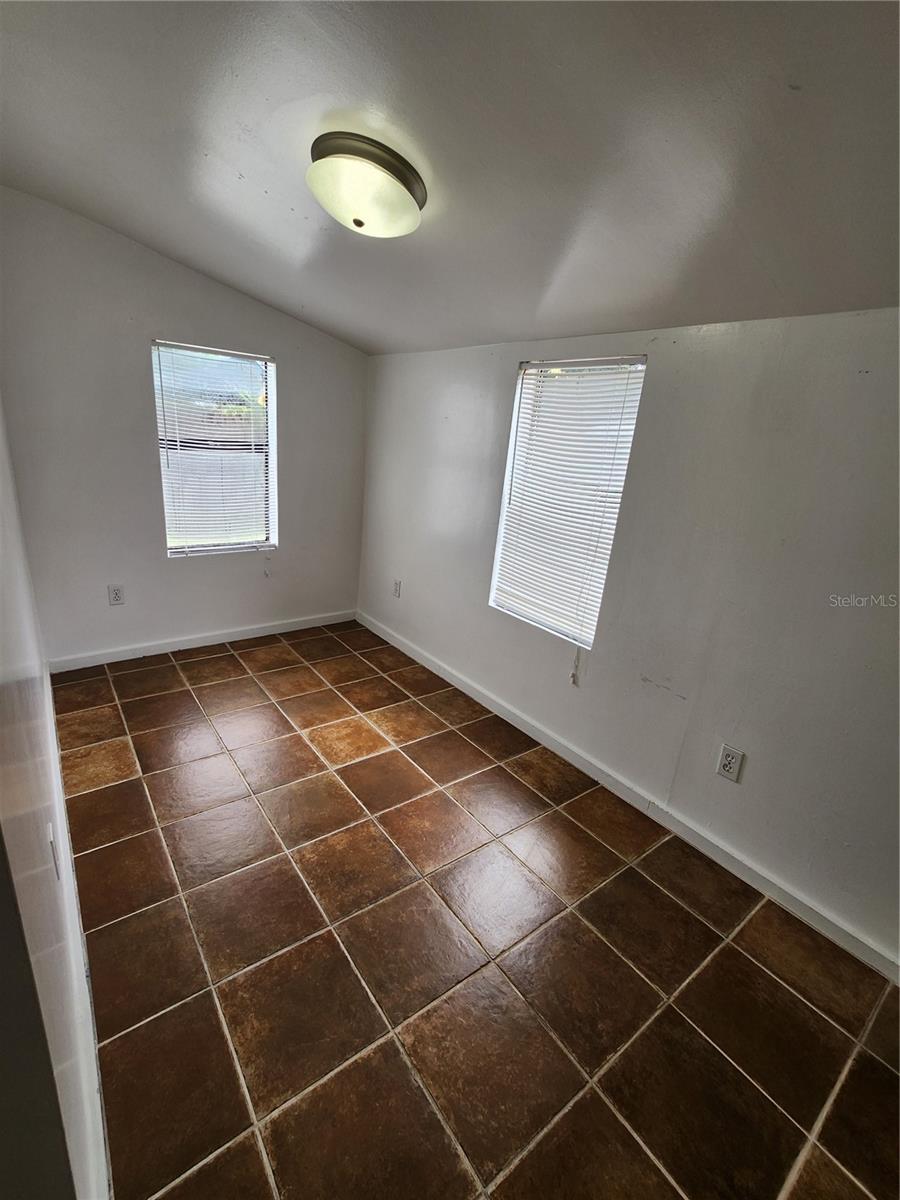 309 W Comanche Ave #c Property Photo 8