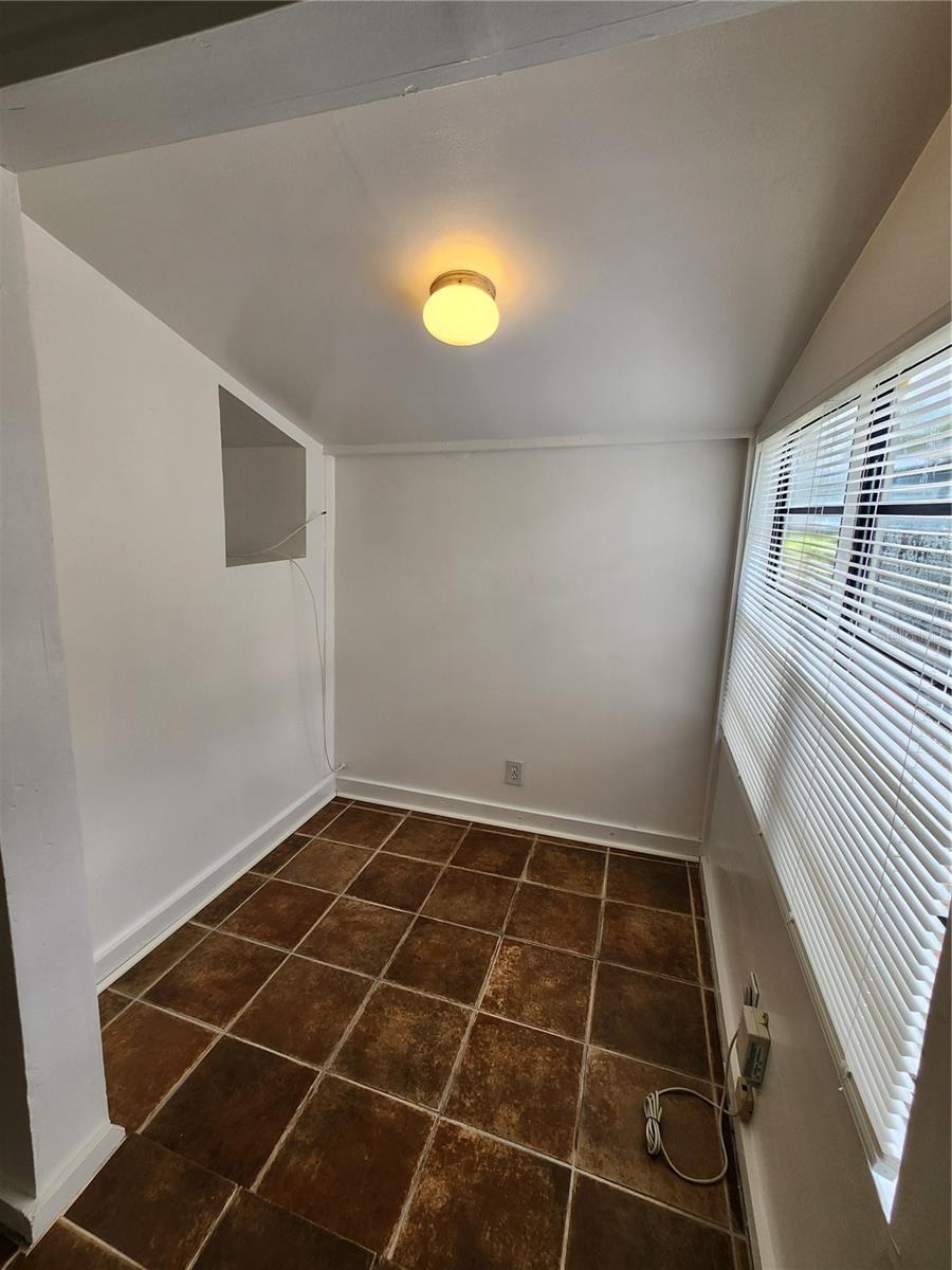 309 W Comanche Ave #c Property Photo 9