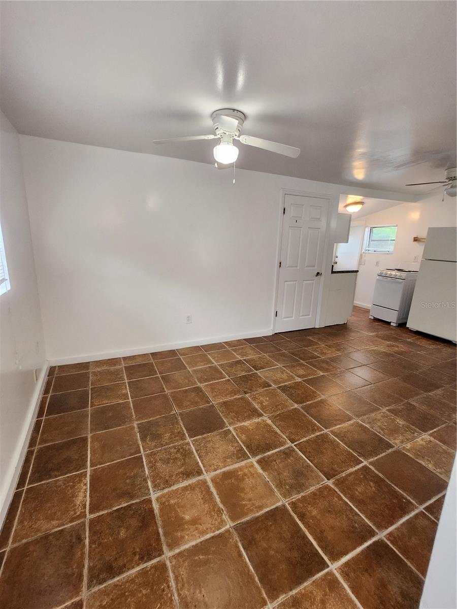 309 W Comanche Ave #c Property Photo 10