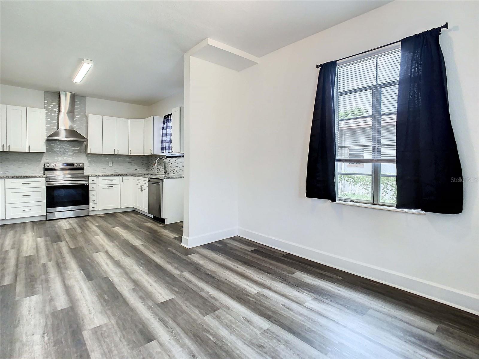 2211 Durham St Property Photo 8