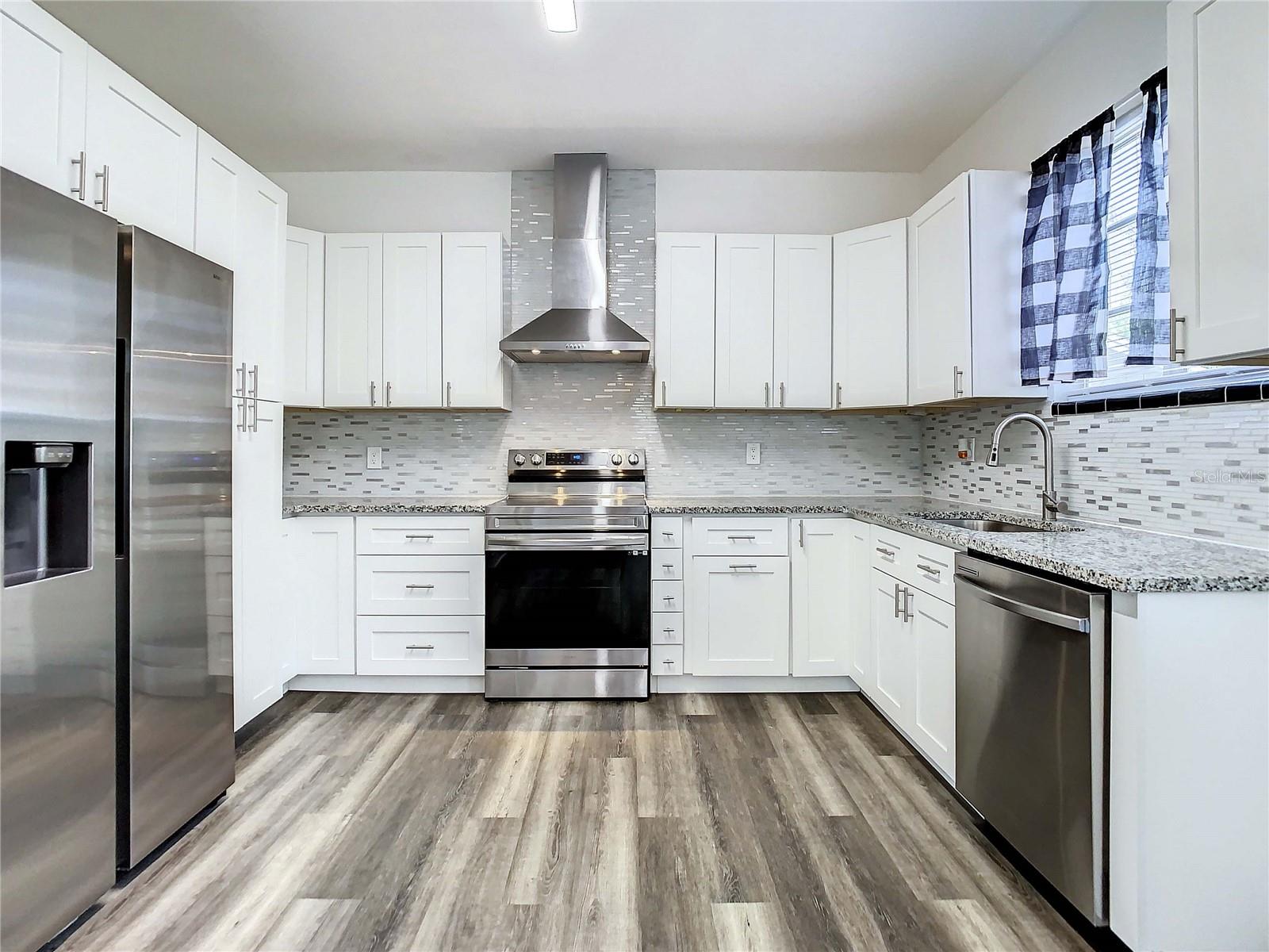 2211 Durham St Property Photo 15