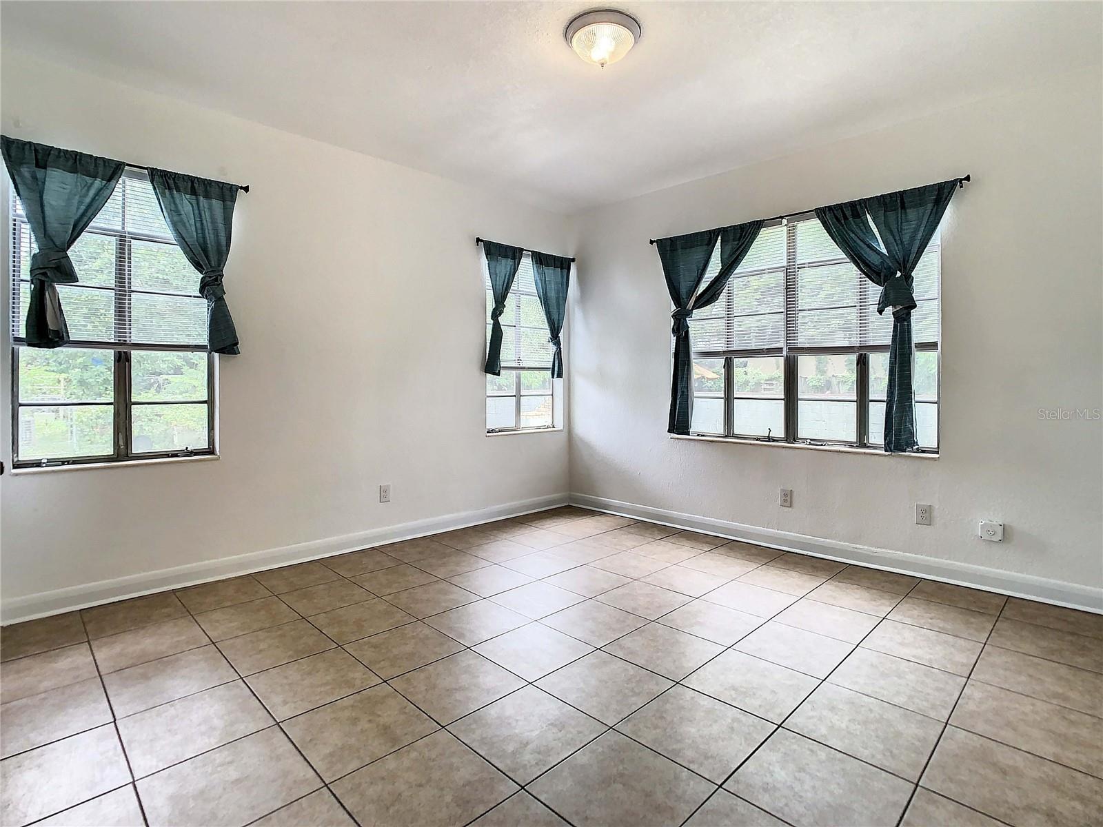2211 Durham St Property Photo 17