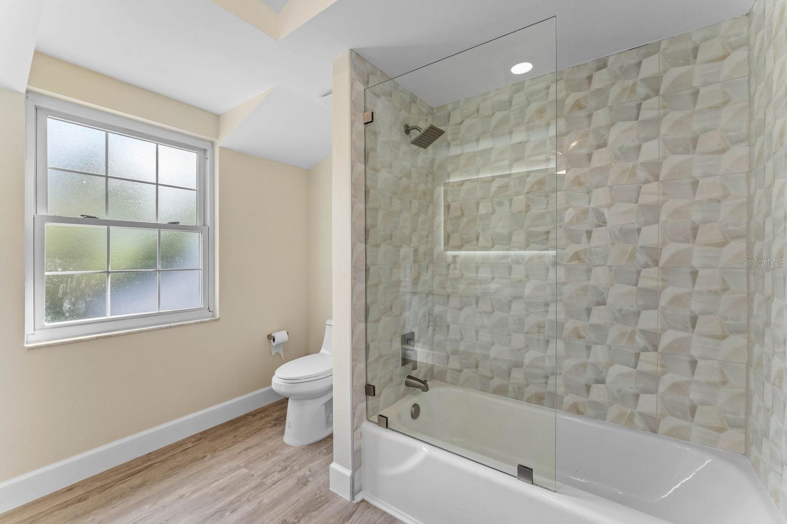 7470 Lake Marsha Dr Property Photo 6