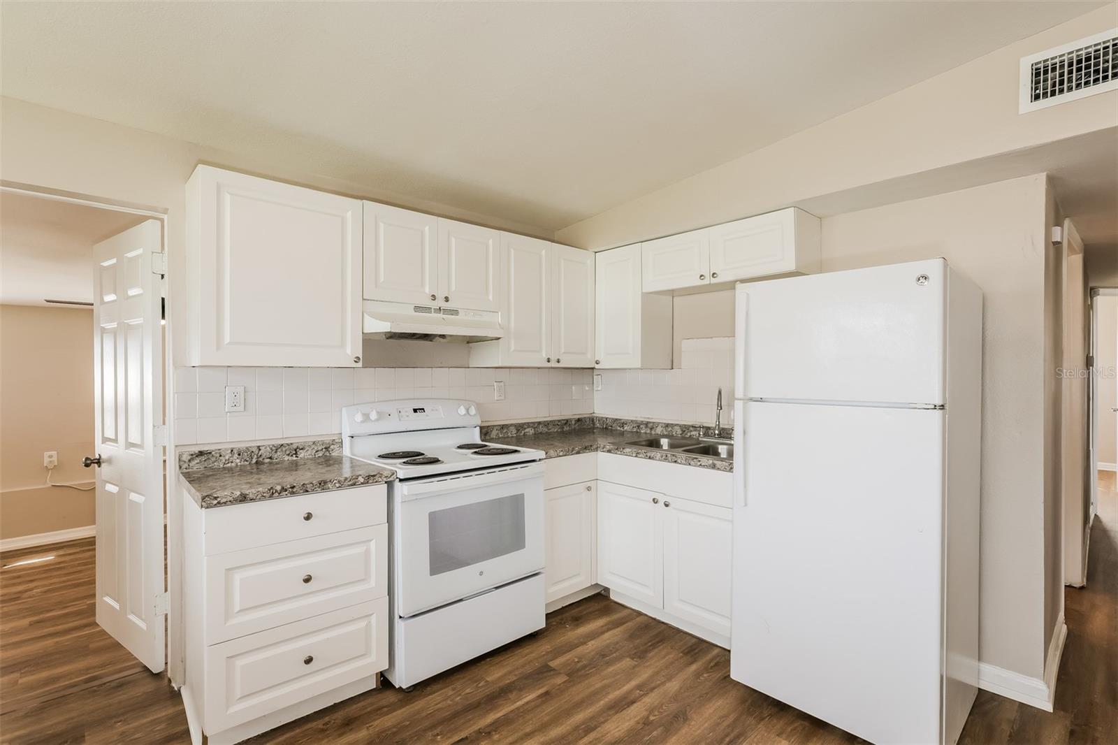 1311 Warrington Way Property Photo 6