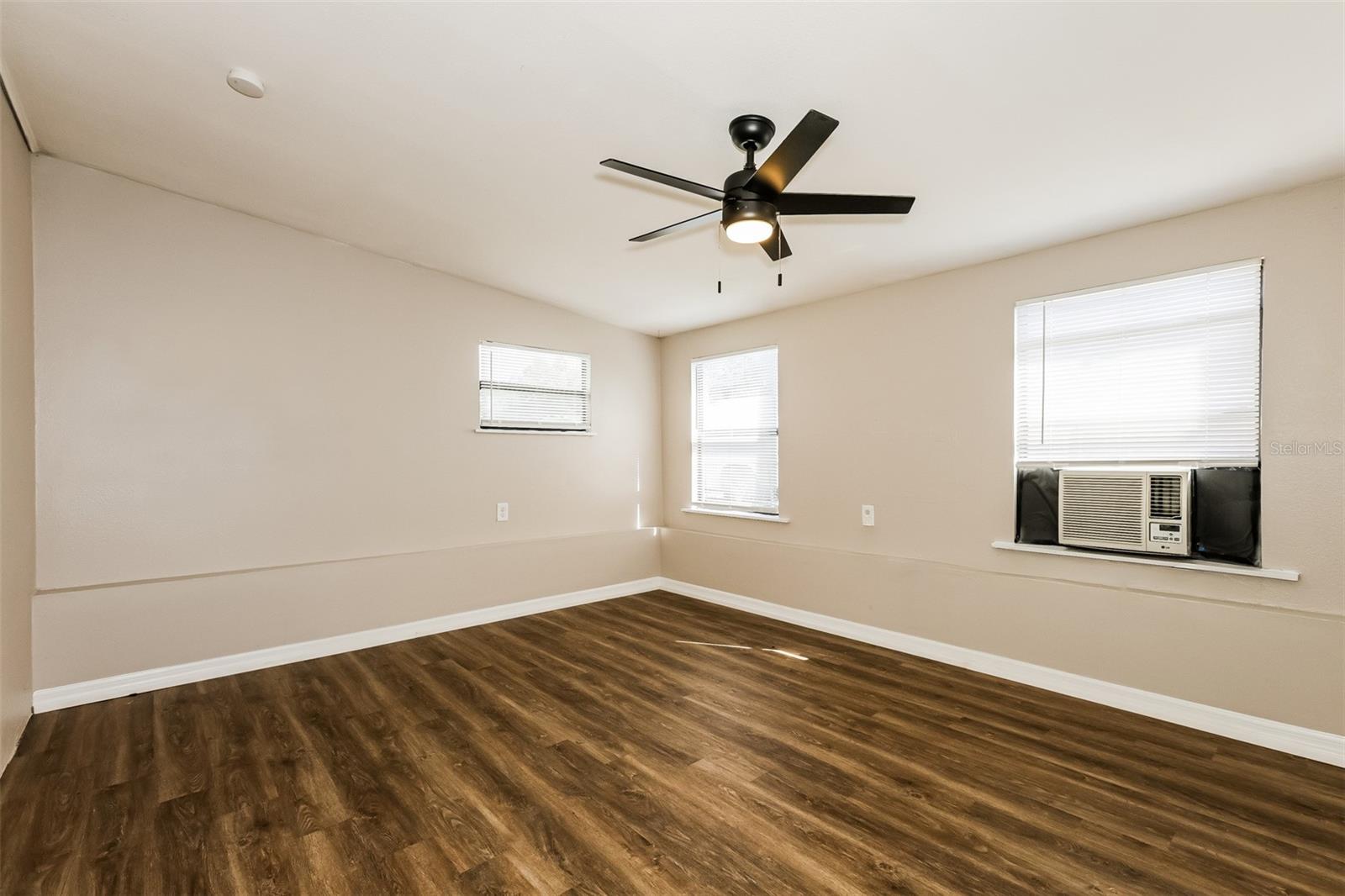 1311 Warrington Way Property Photo 14