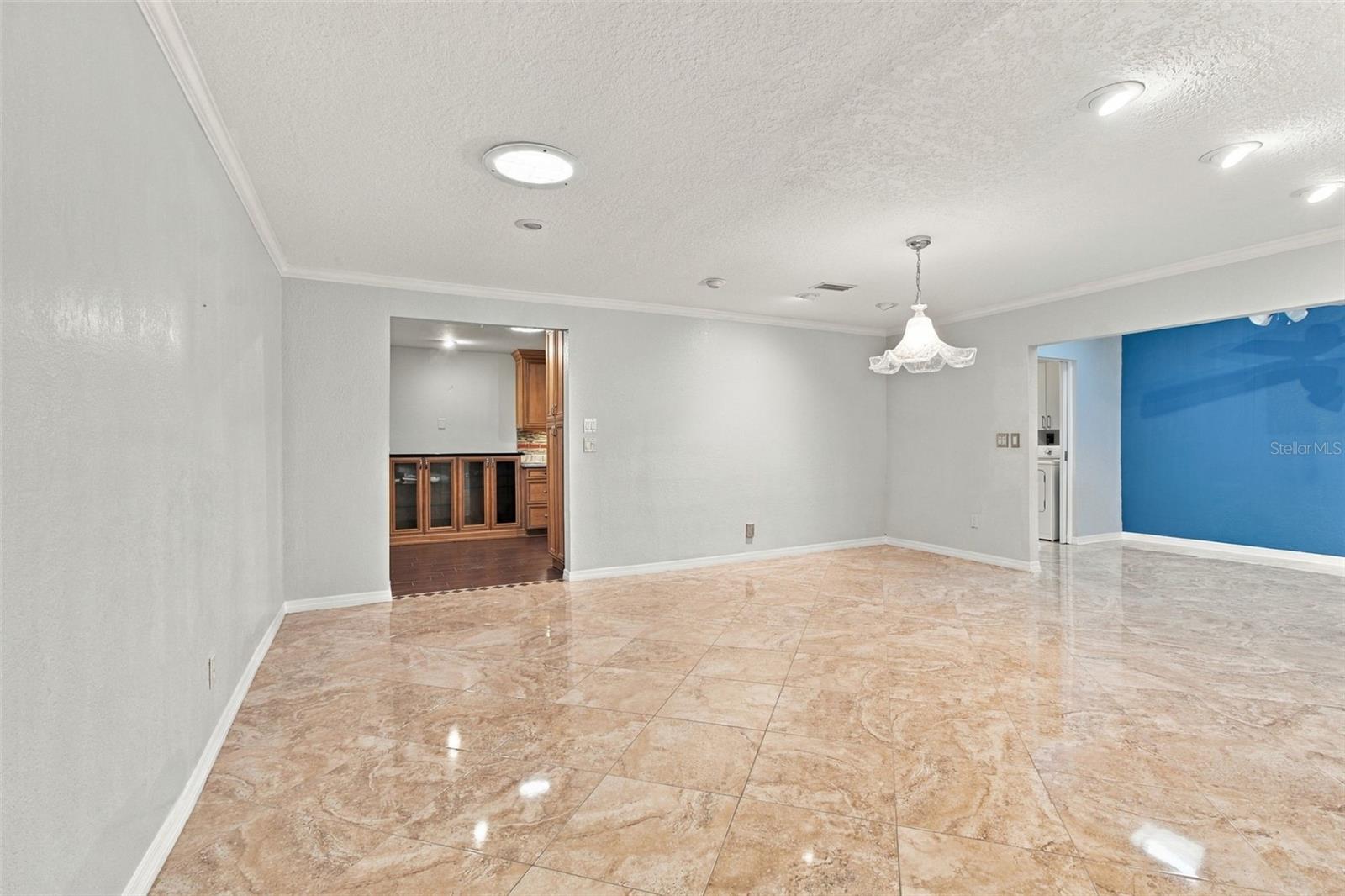 2254 Heron Cir Property Photo 6