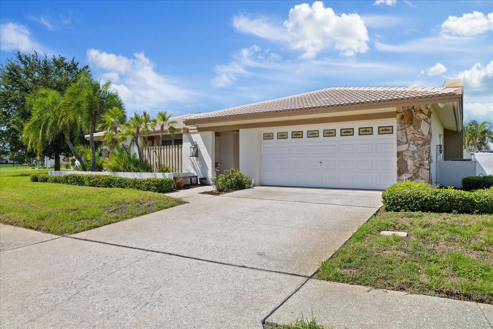 3104 Bluffs Dr Property Photo 2