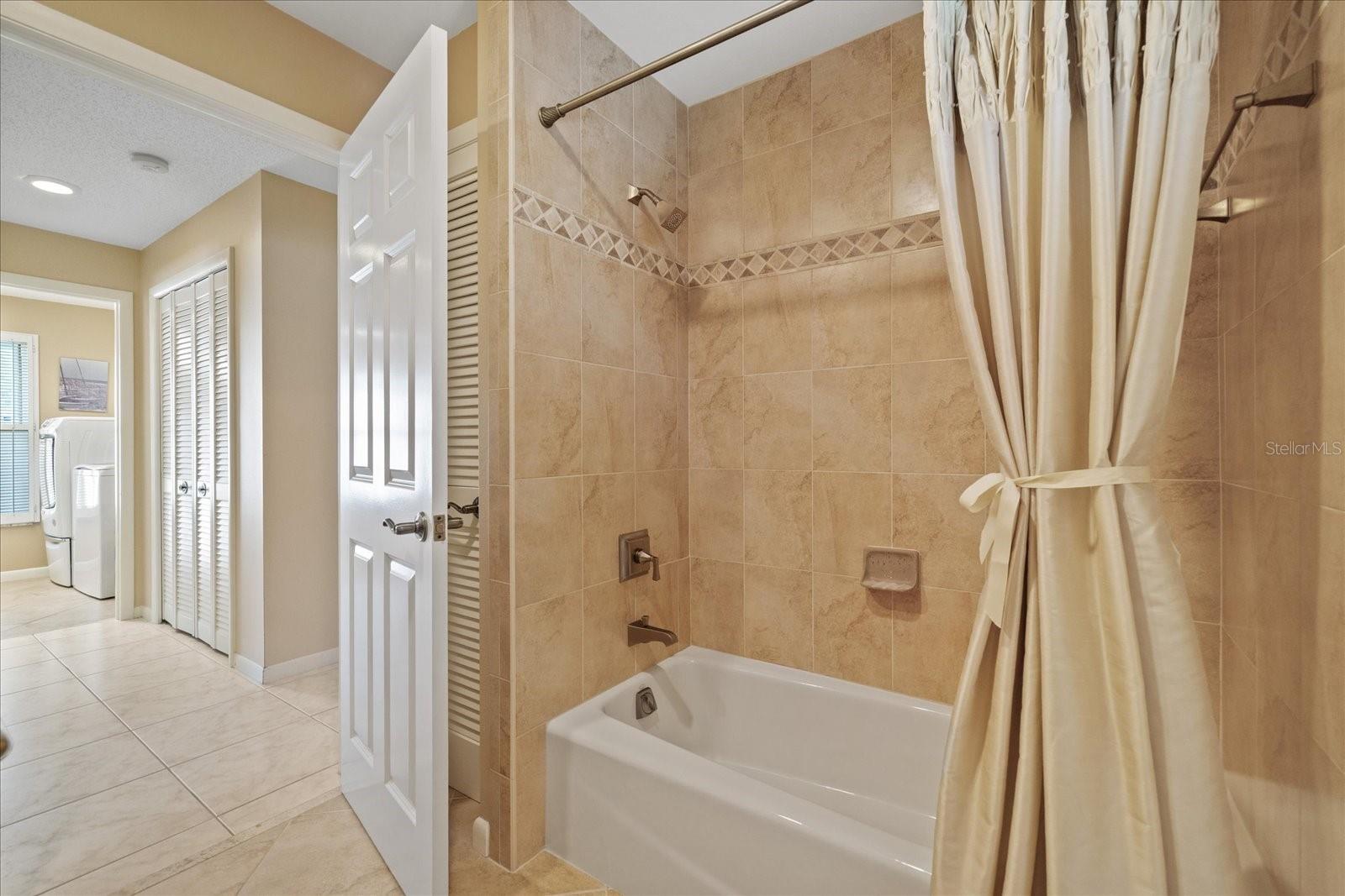 3104 Bluffs Dr Property Photo 34
