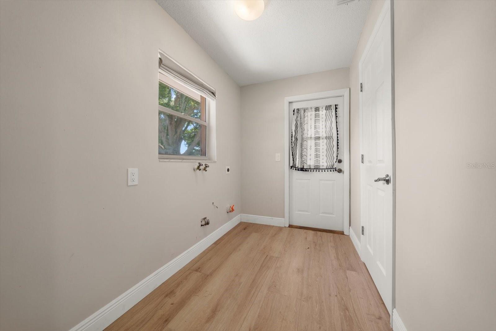 1641 Sherbrook Rd Property Photo 31