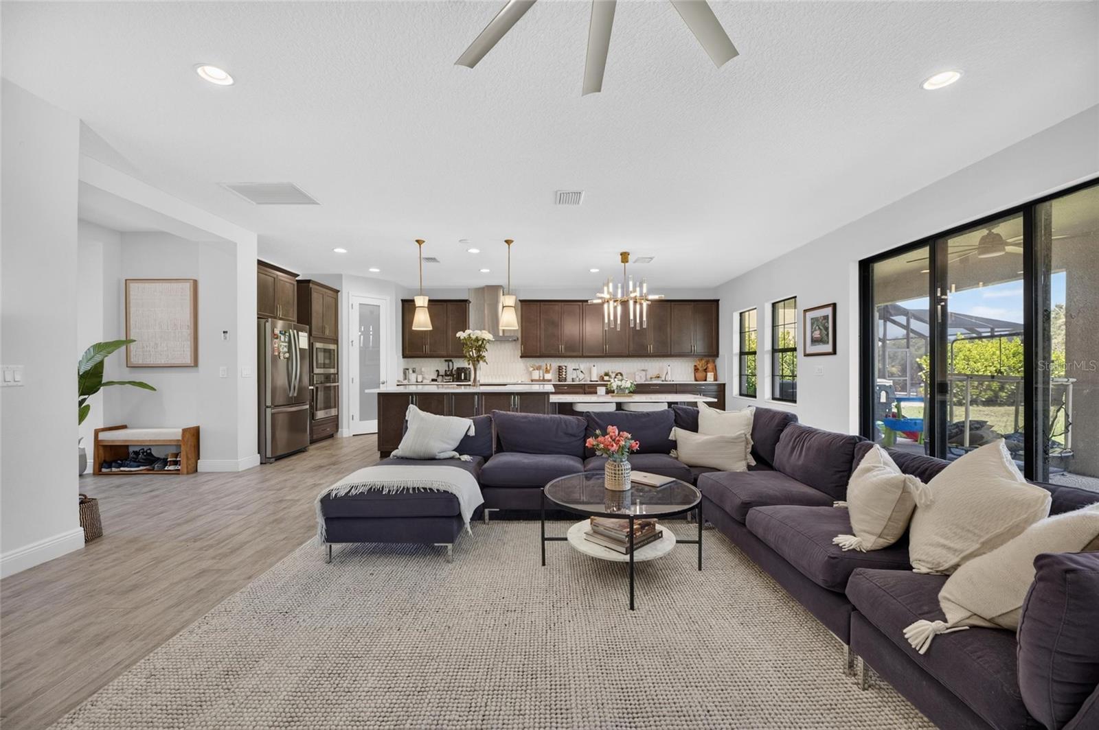 9125 Warm Springs Cir Property Photo 17