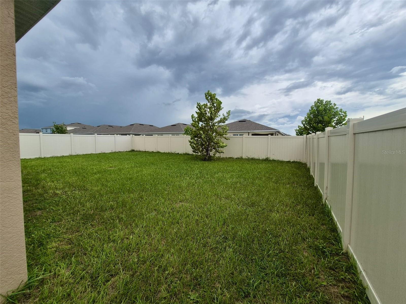 751 Grove St Property Photo 25