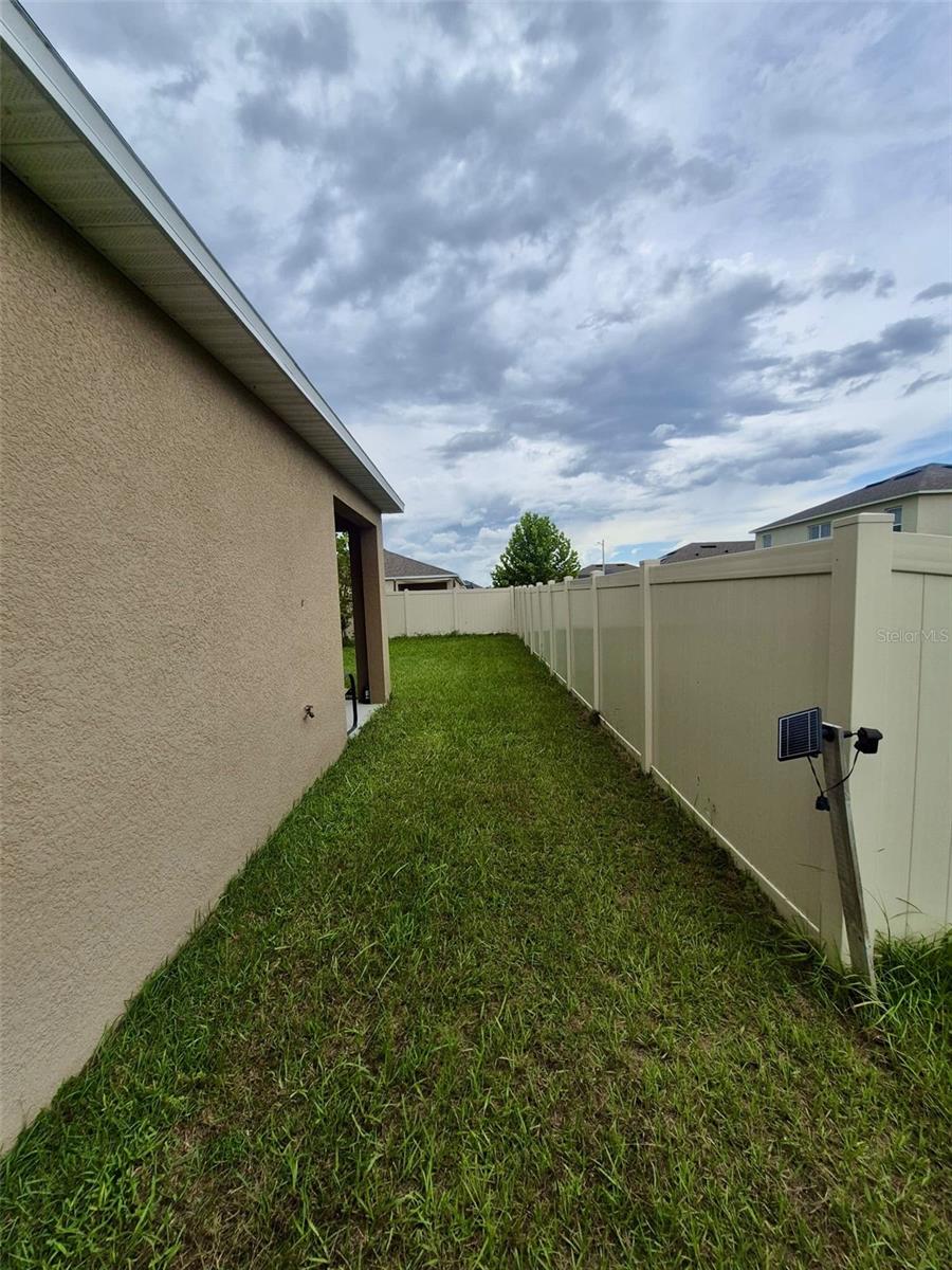 751 Grove St Property Photo 26