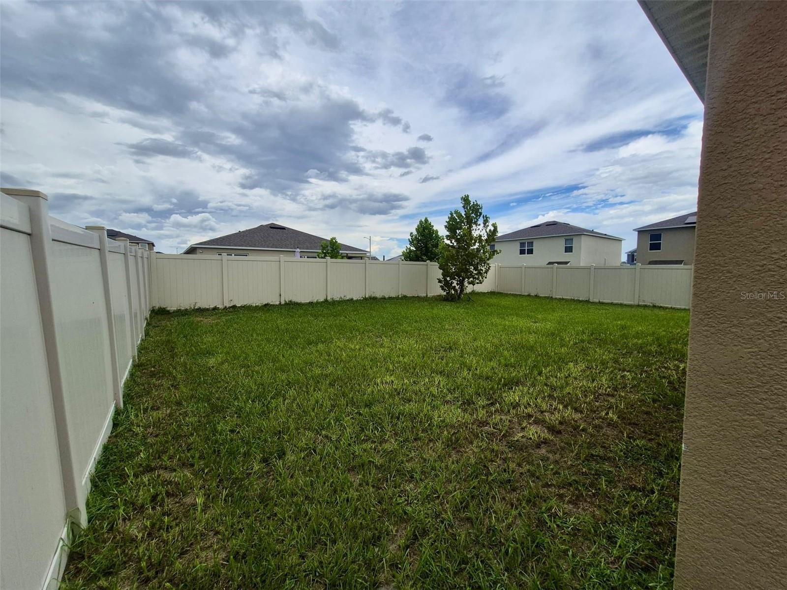 751 Grove St Property Photo 29