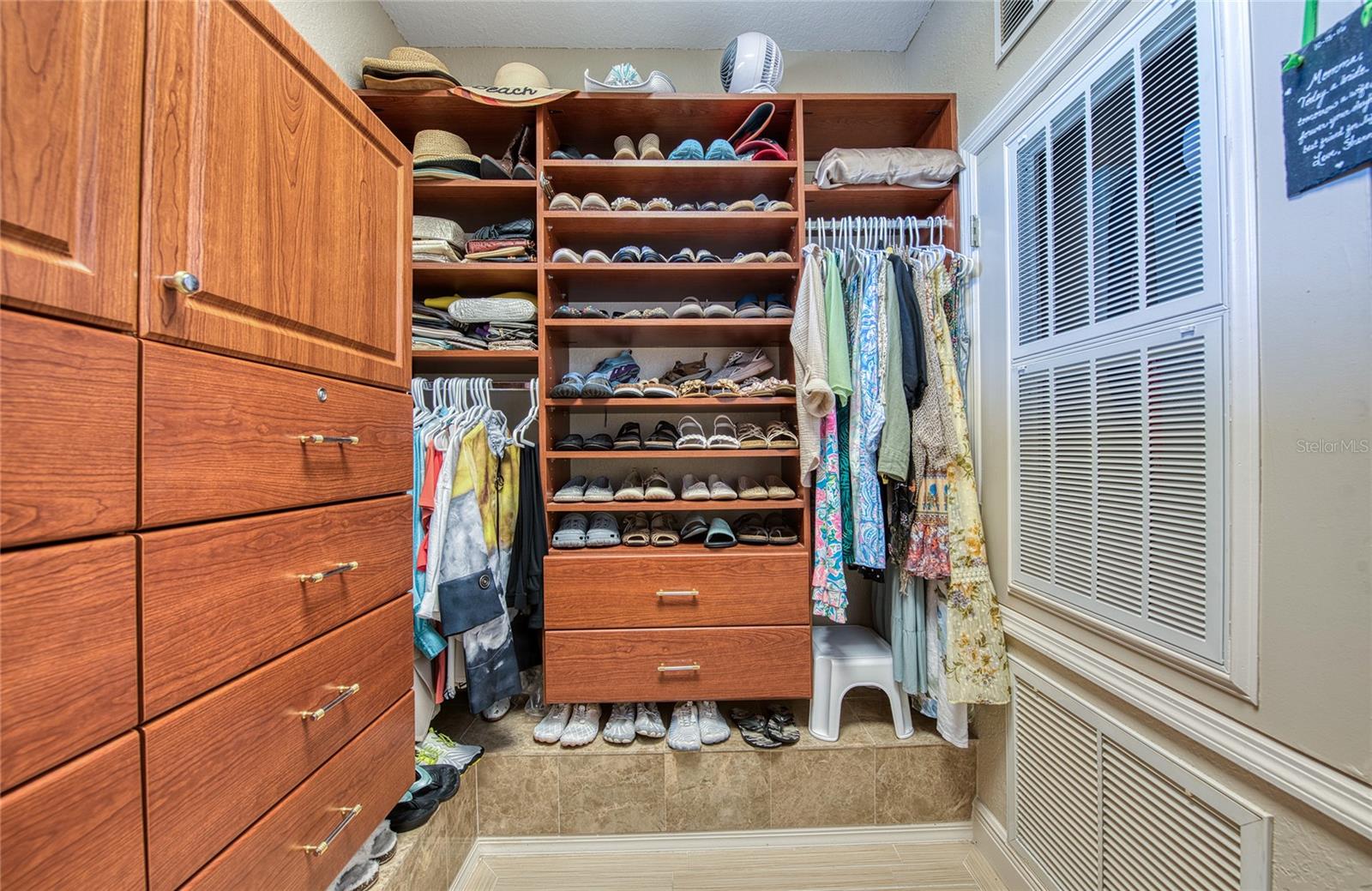 103 Royal Ct Property Photo 57
