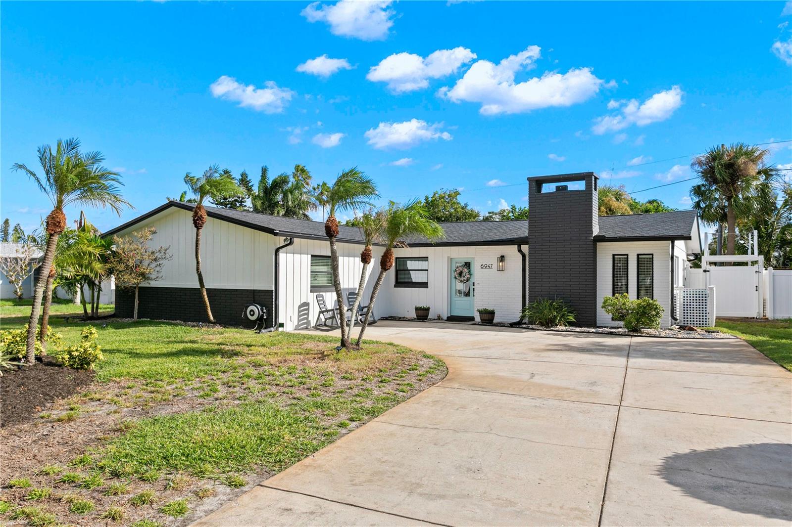 6947 S Shore Dr Property Photo