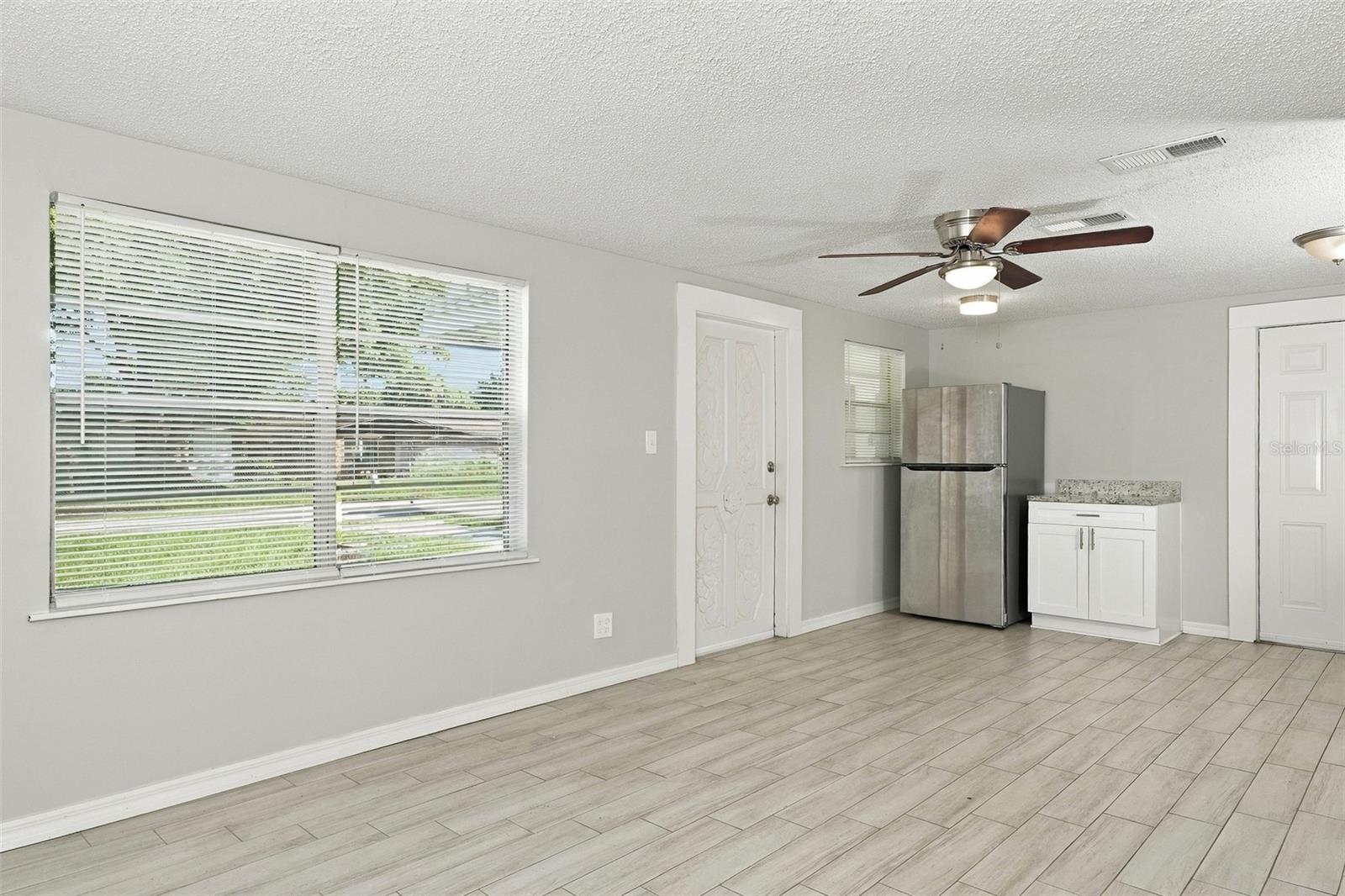 206 4th Jpv St Property Photo 3