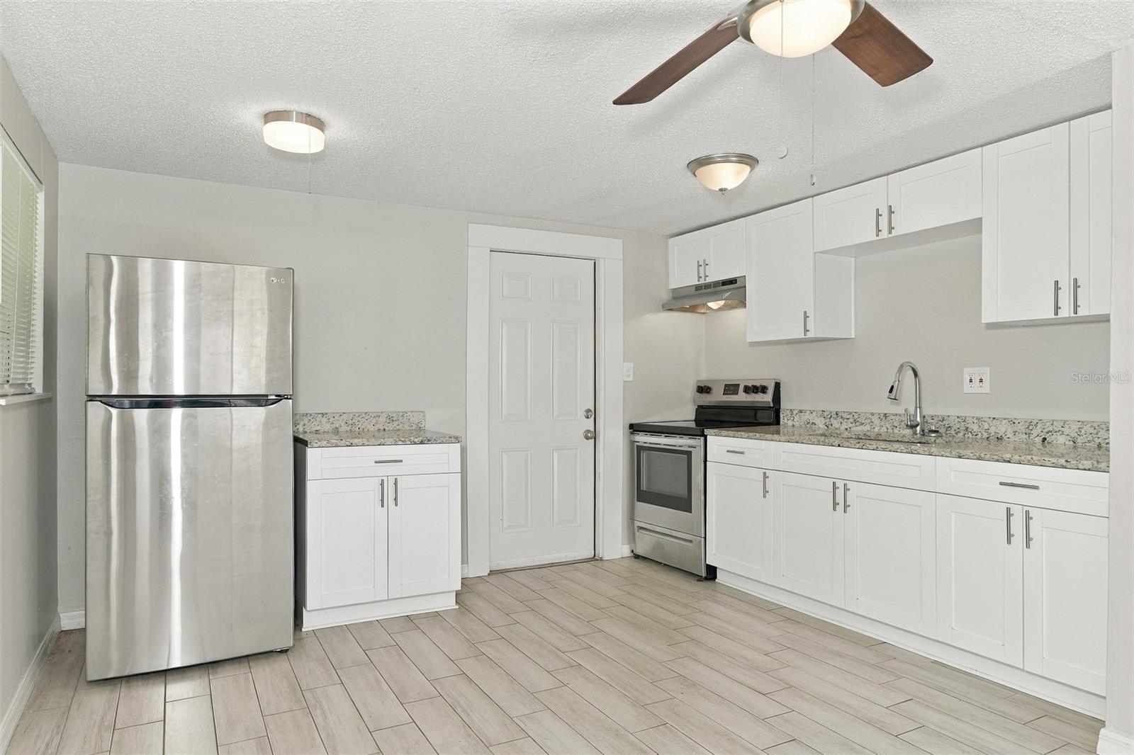 206 4th Jpv St Property Photo 4