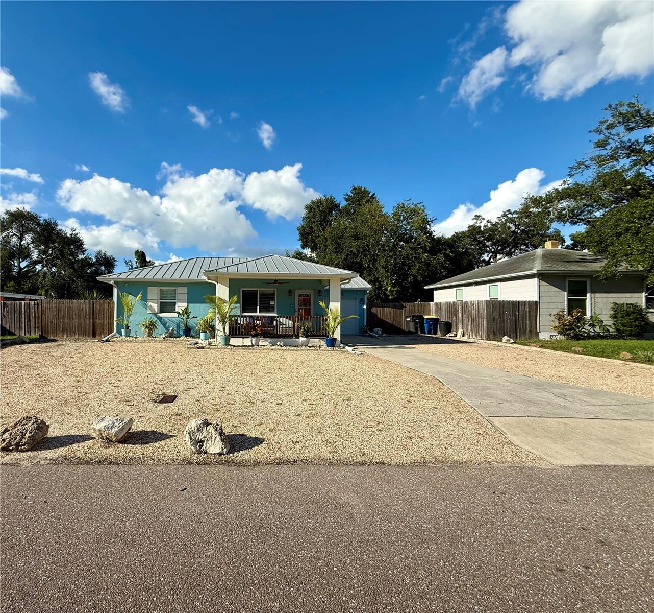 1216 SHERIDAN RD Property Photo 1