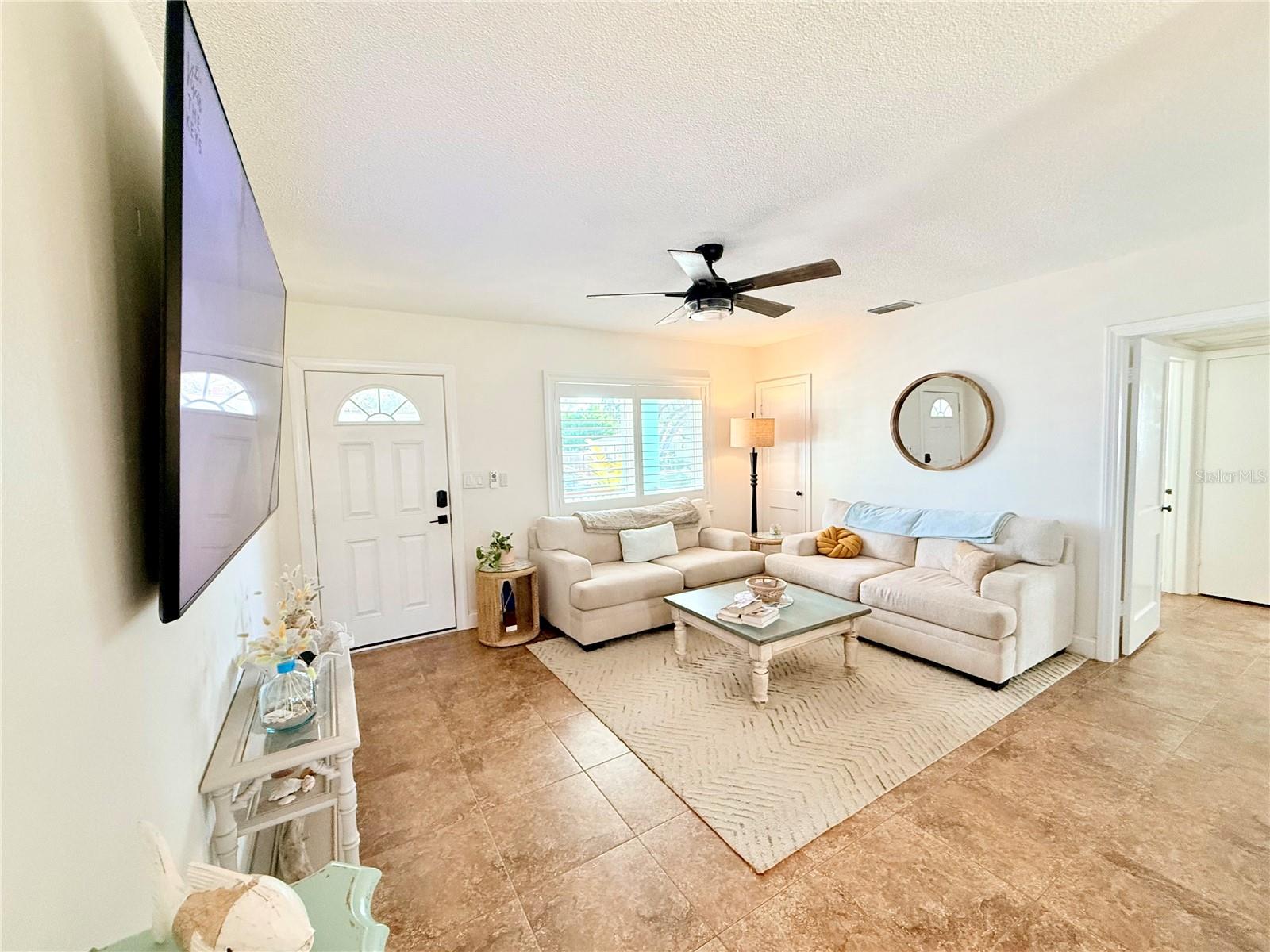 1216 Sheridan Rd Property Photo 4